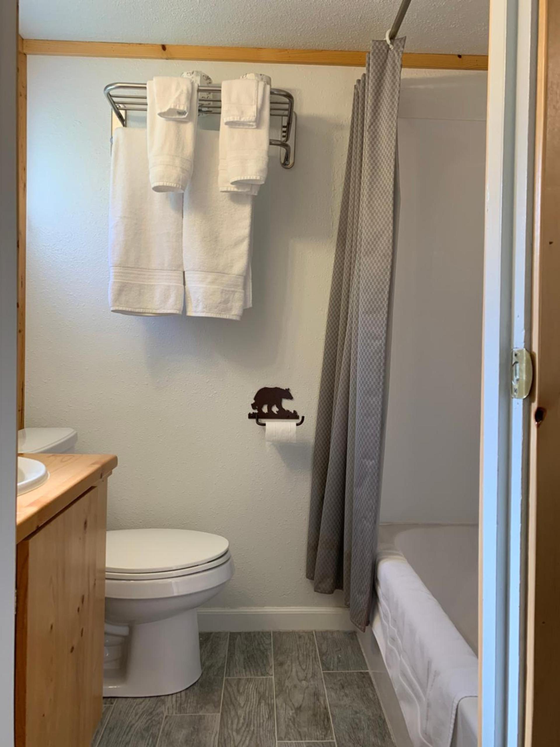 Glacier Haven Inn photo 80