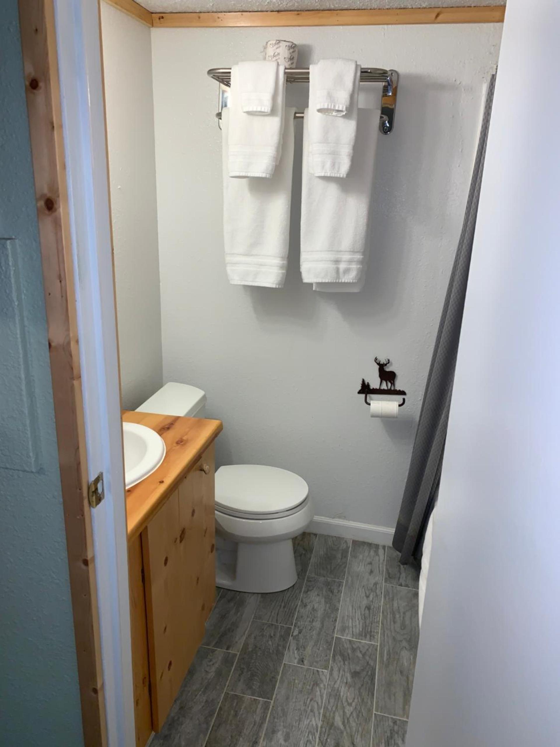 Glacier Haven Inn photo 76
