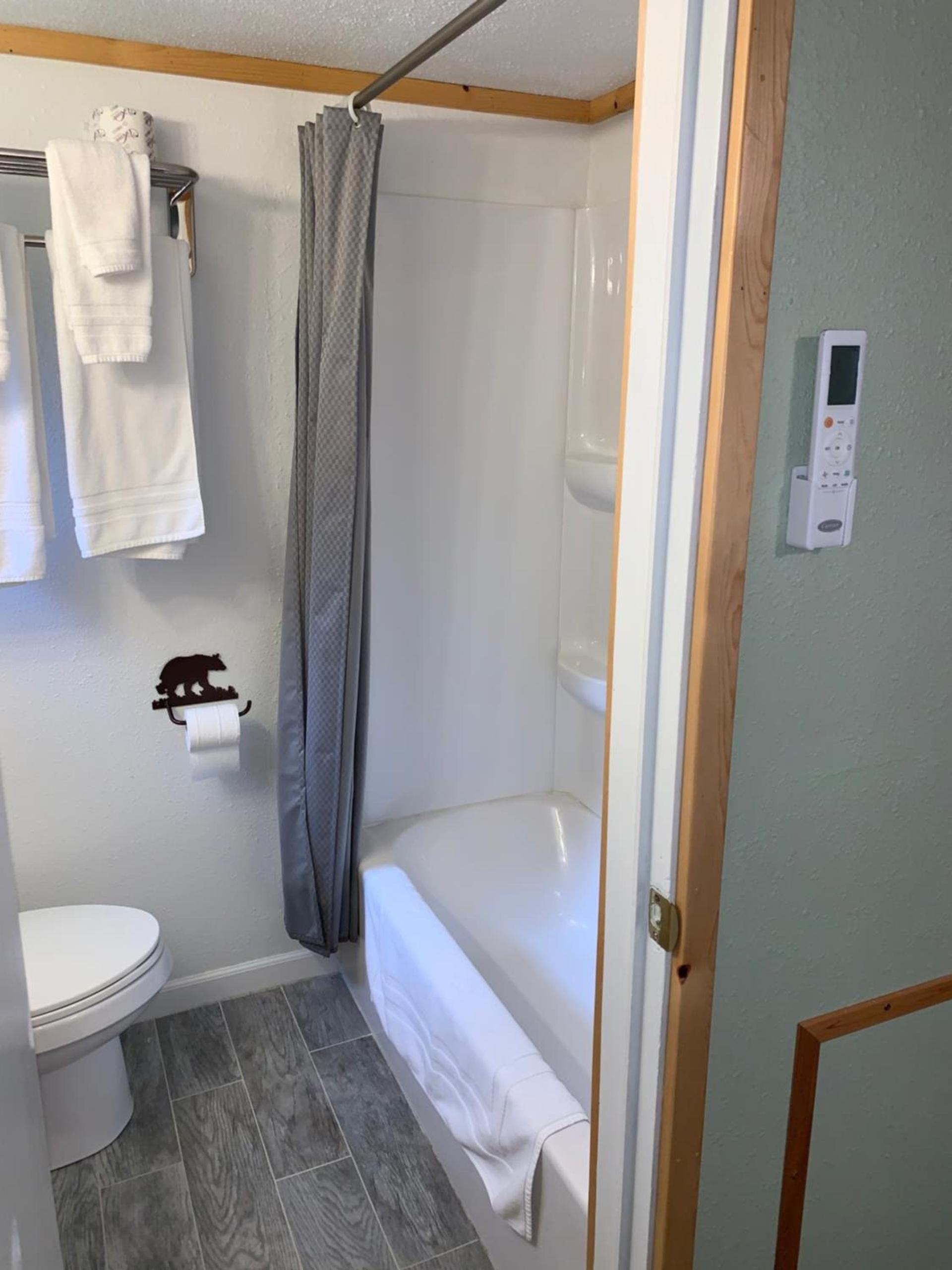 Glacier Haven Inn photo 79