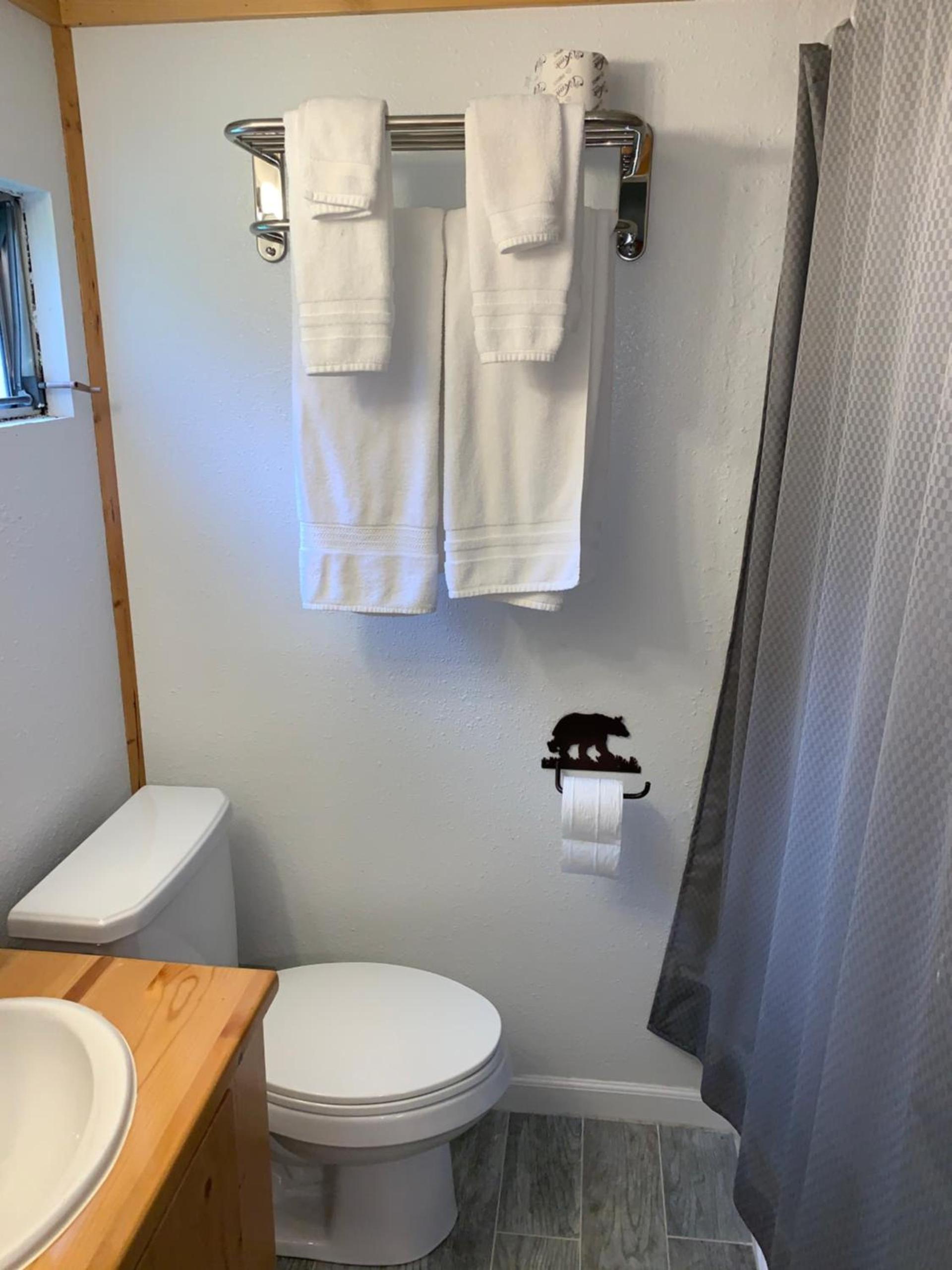 Glacier Haven Inn photo 96