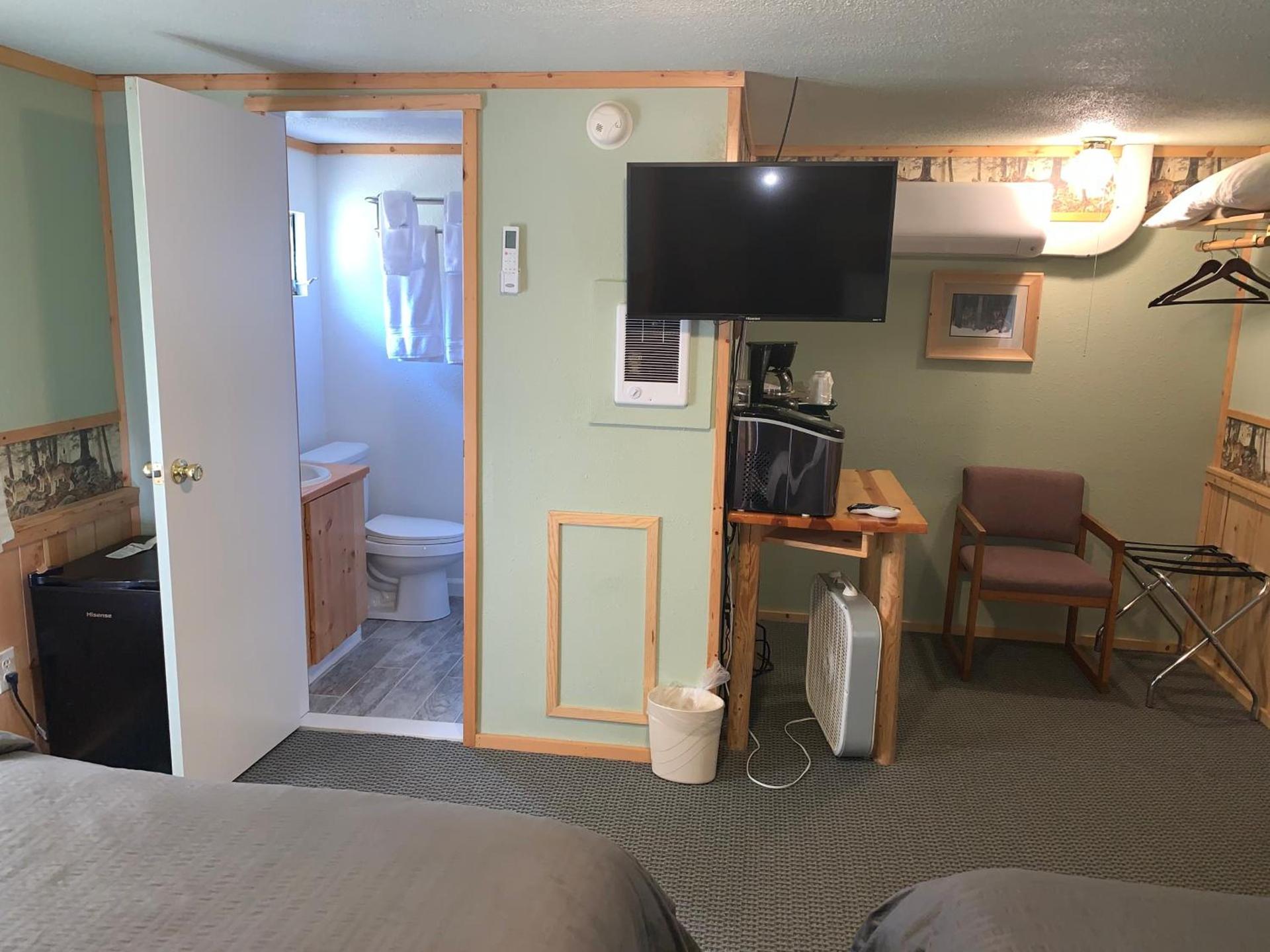 Glacier Haven Inn photo 97