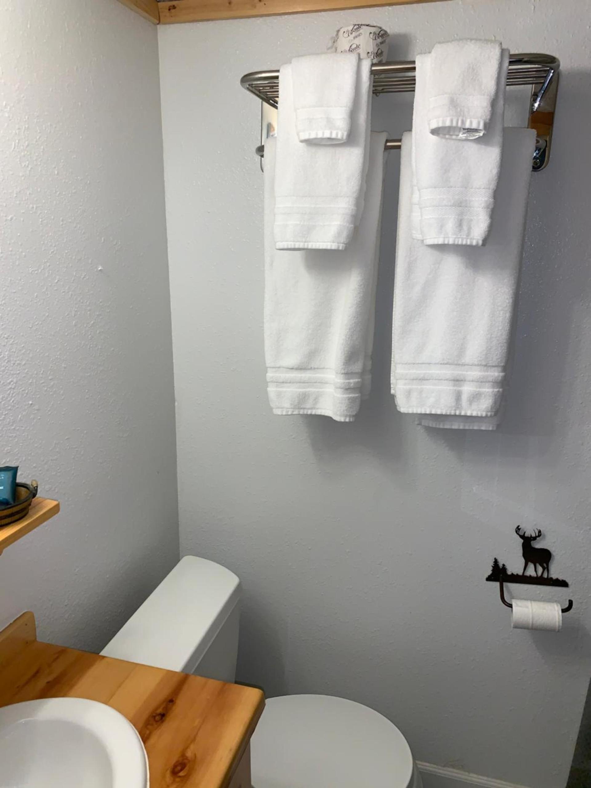 Glacier Haven Inn photo 98