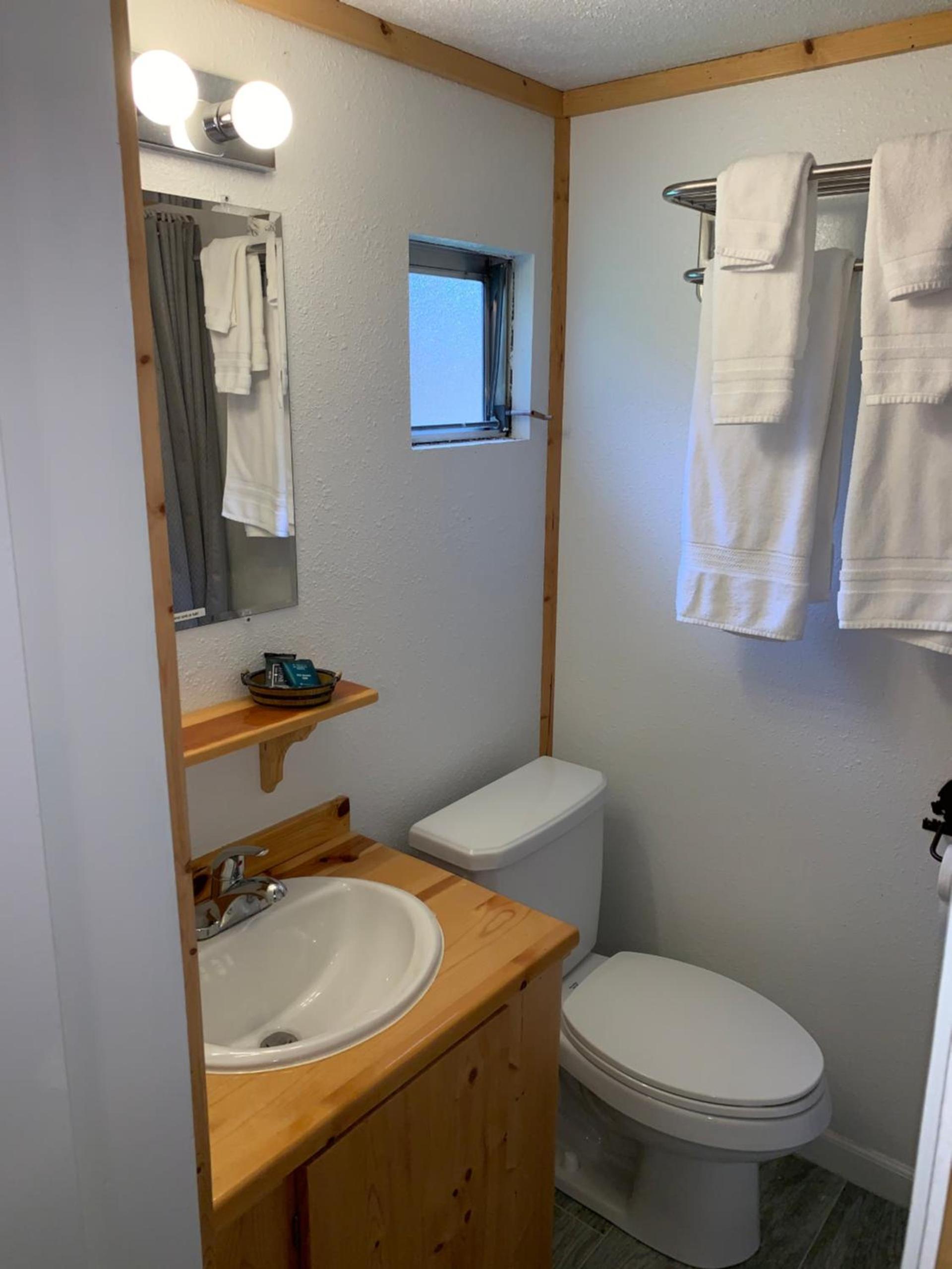 Glacier Haven Inn photo 94