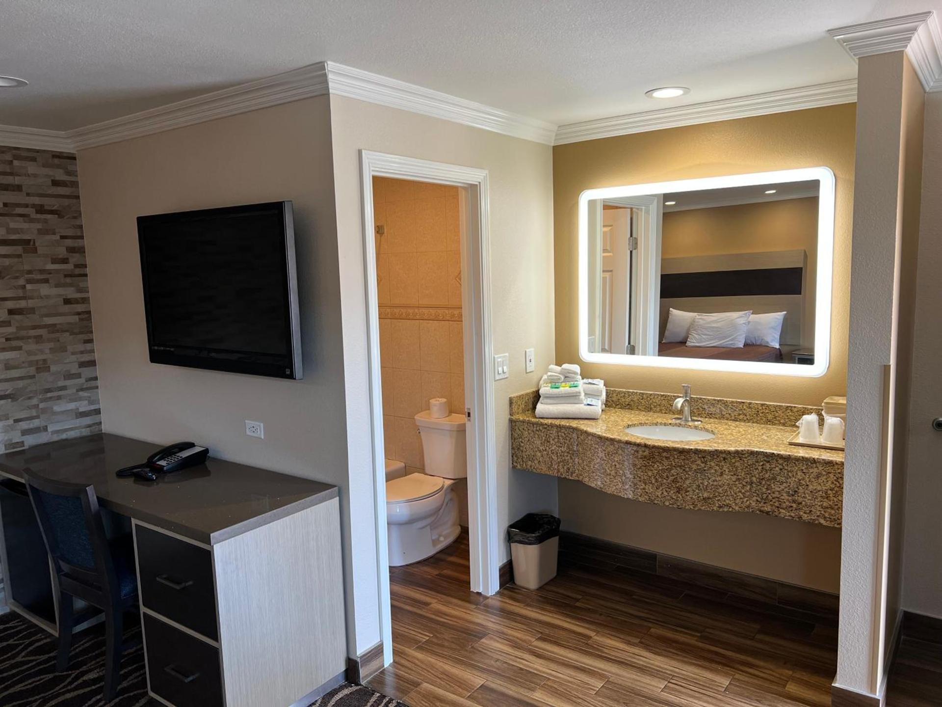 Walnut Inn & Suites West Covina photo 17