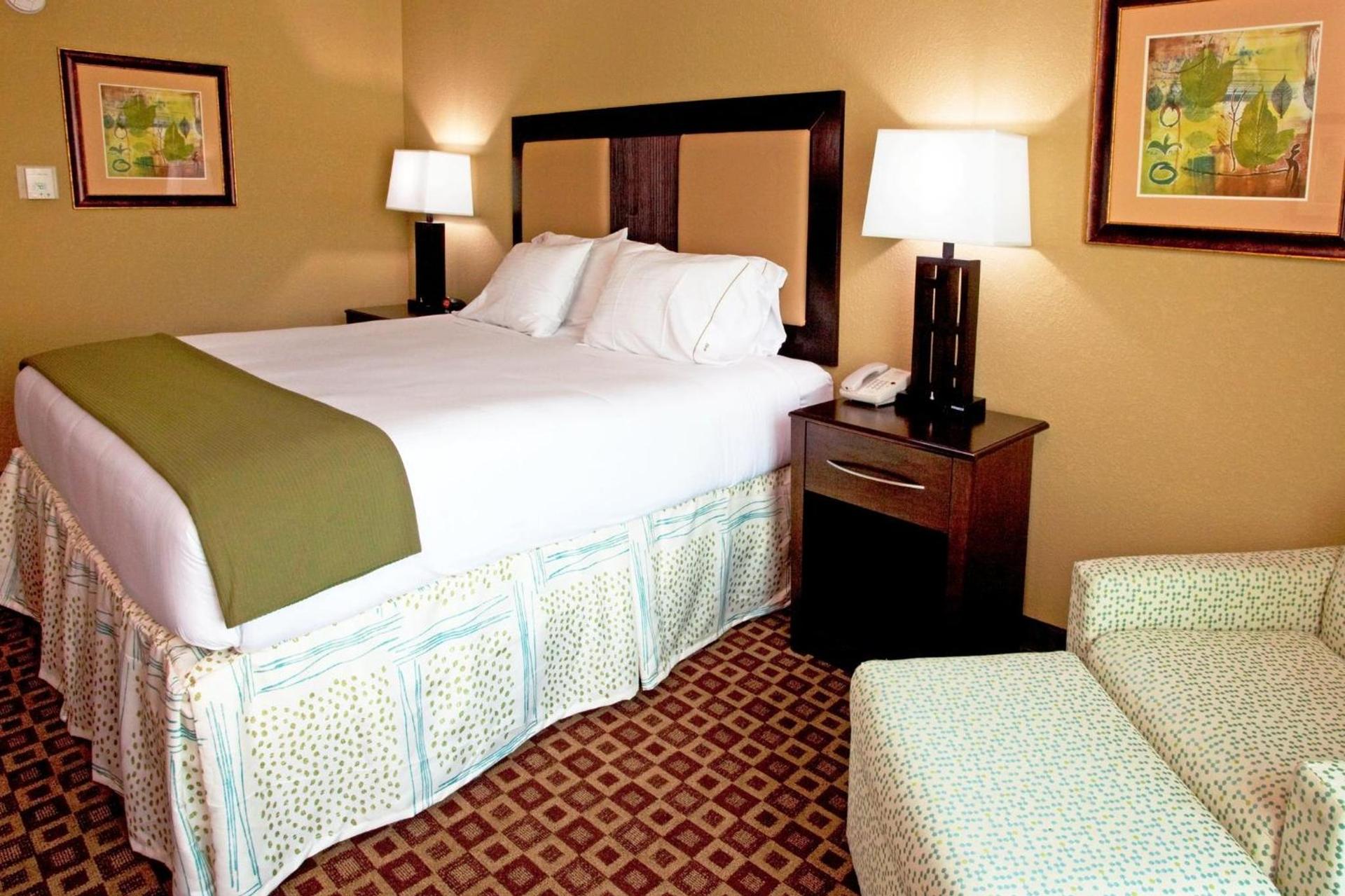 Holiday Inn Express Hotel & Suites Chaffee - Jacksonville West by IHG photo 19