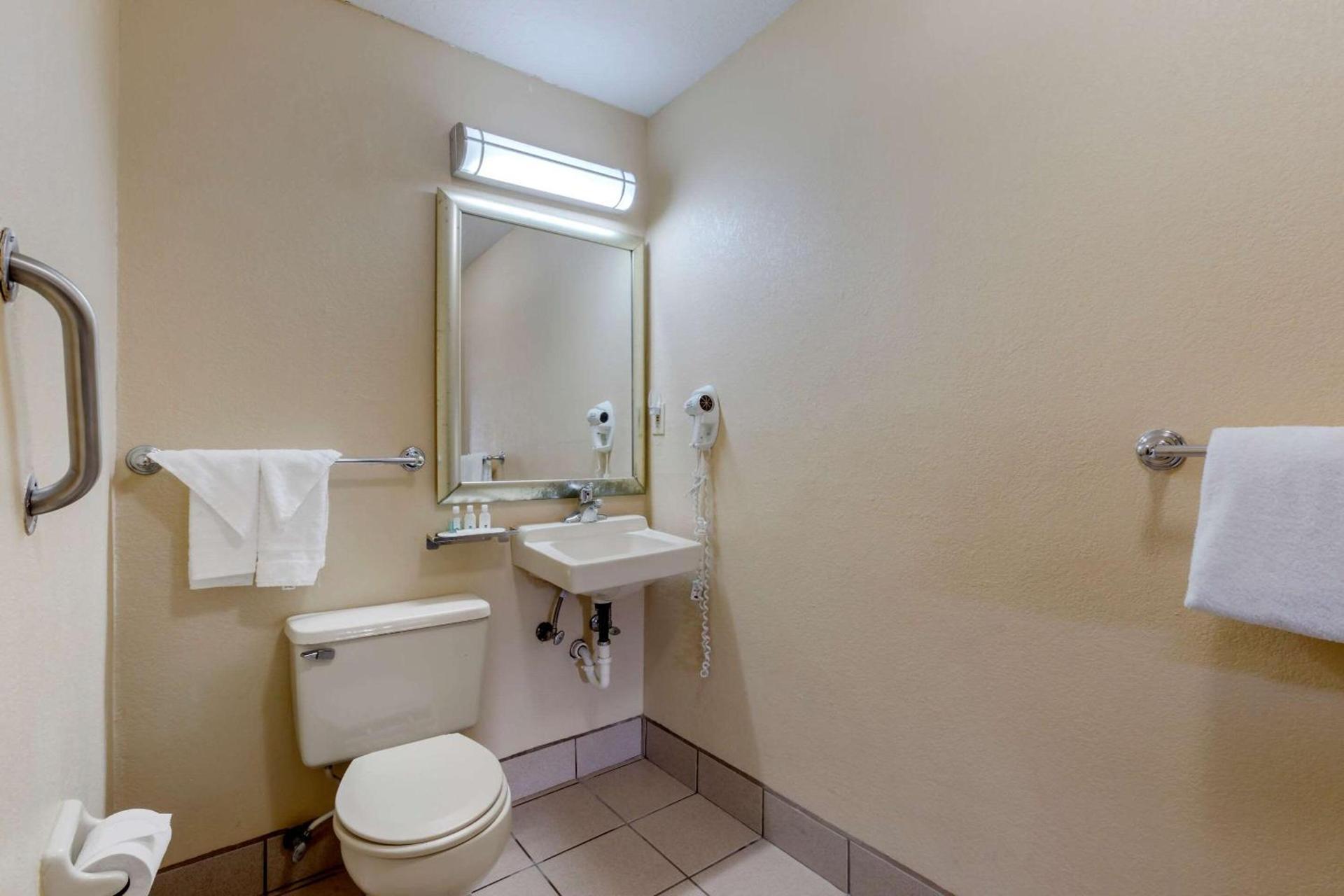 Quality Inn Columbus-East photo 21