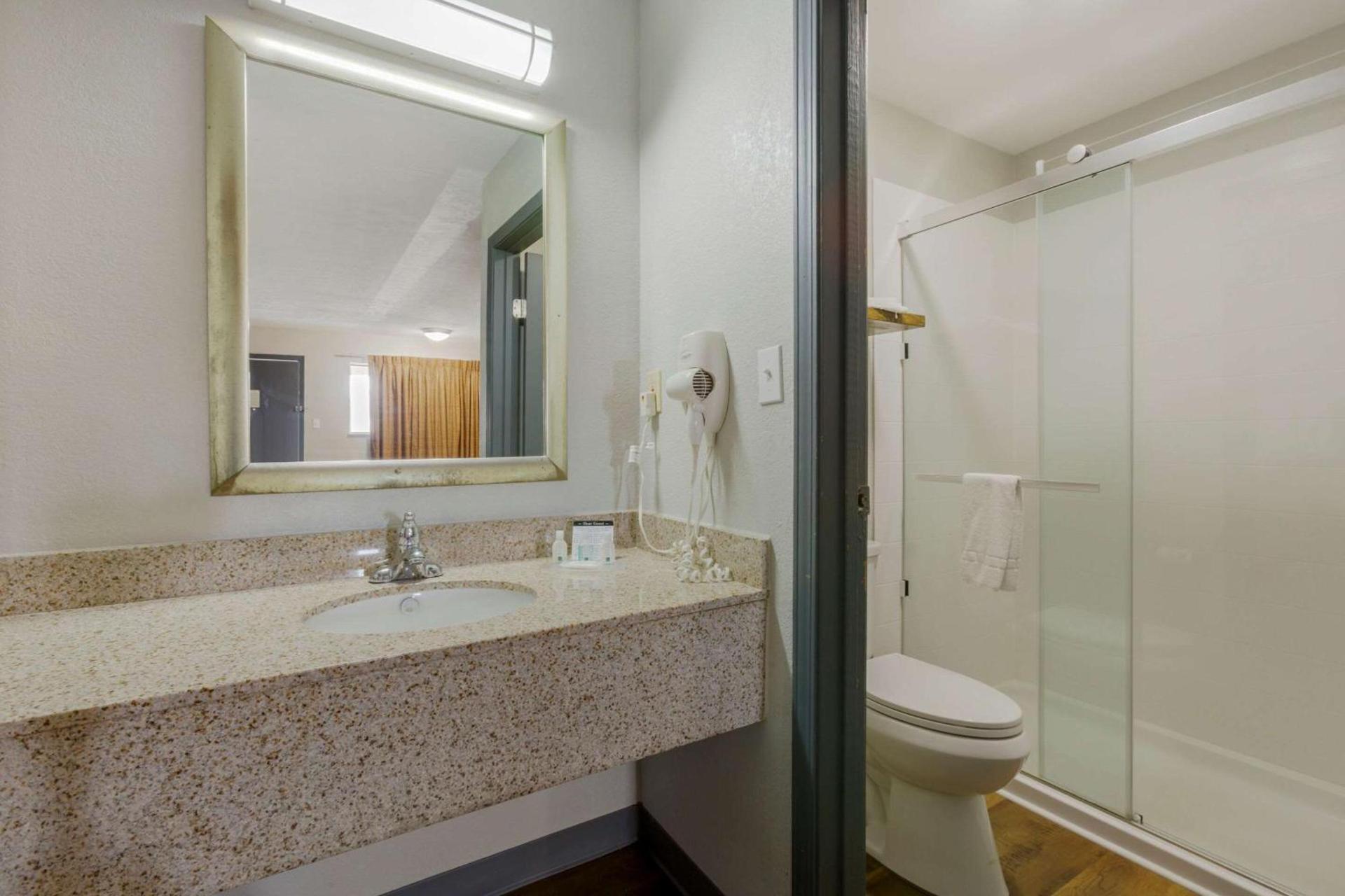 Quality Inn Columbus-East photo 27