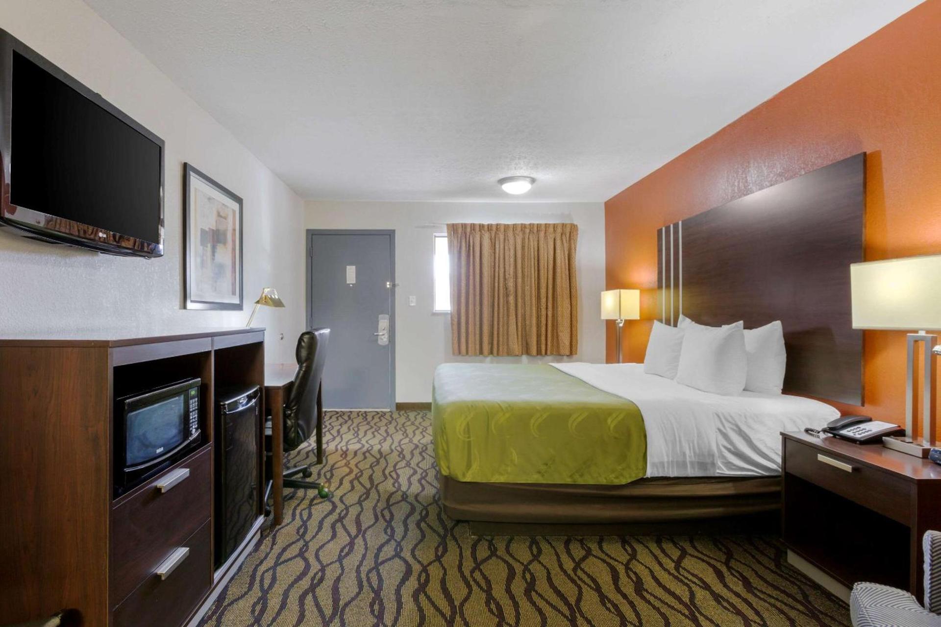 Quality Inn Columbus-East photo 17