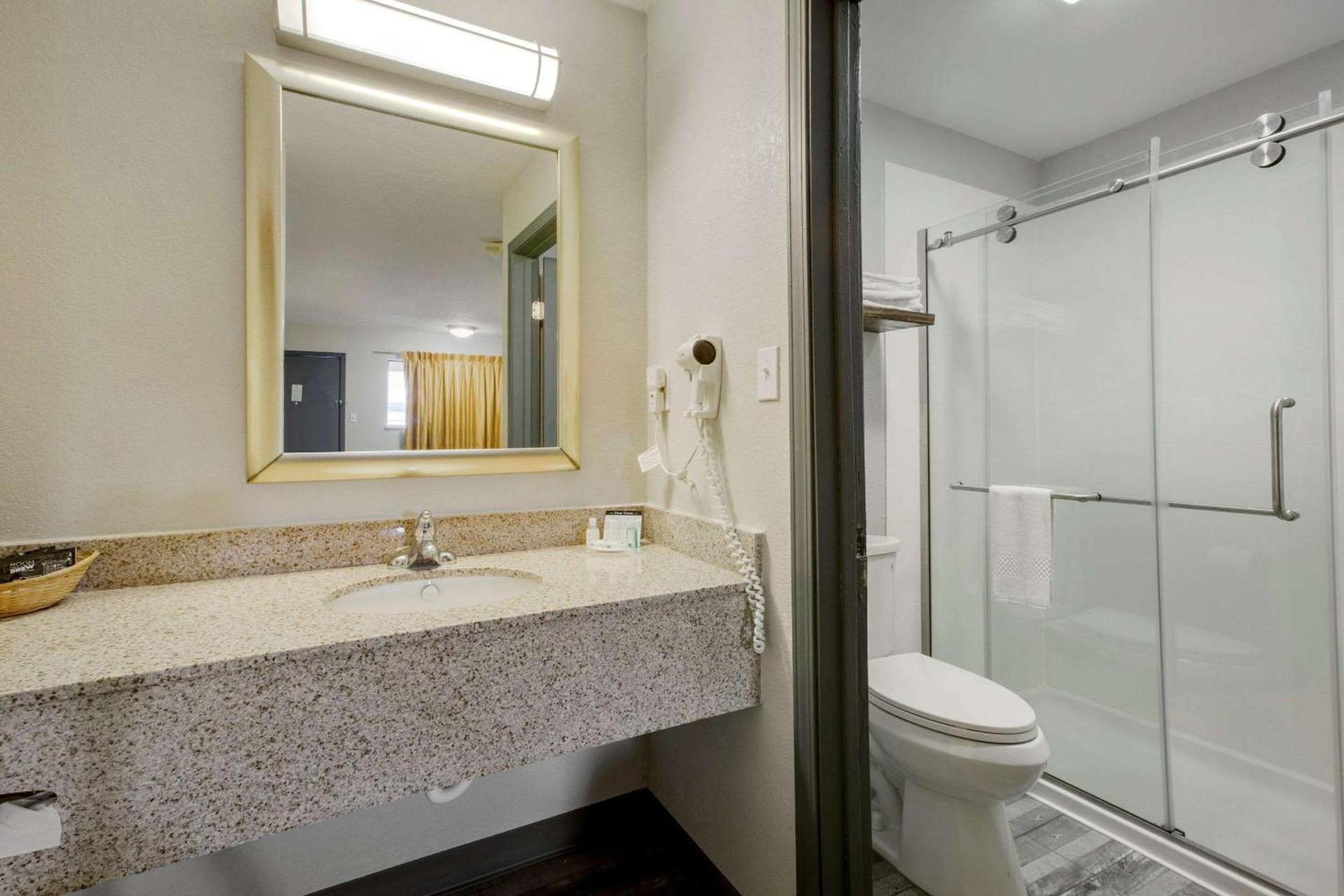 Quality Inn Columbus-East photo 15