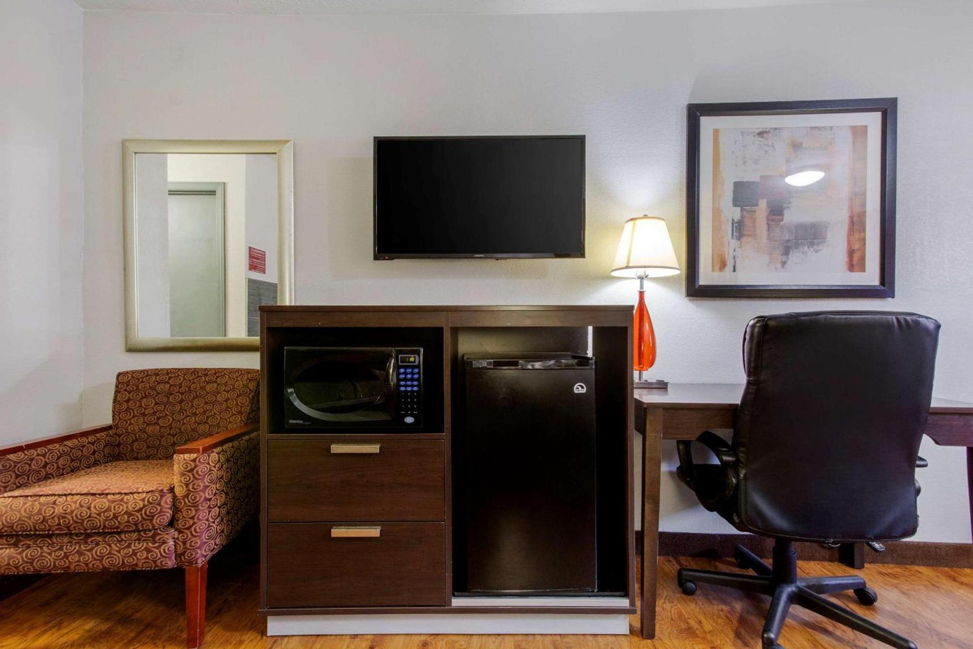 Quality Inn Columbus-East photo 7