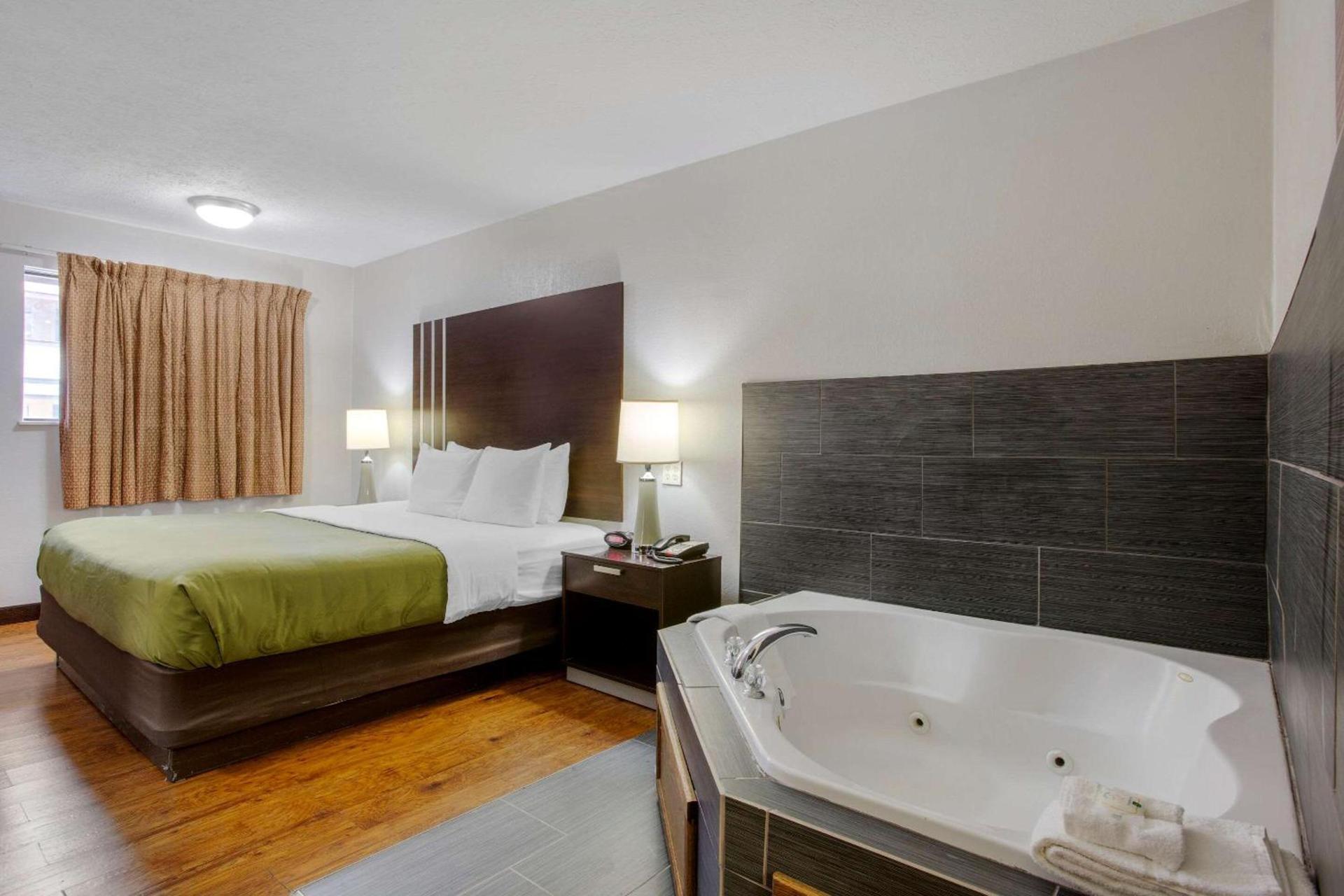 Quality Inn Columbus-East photo 24