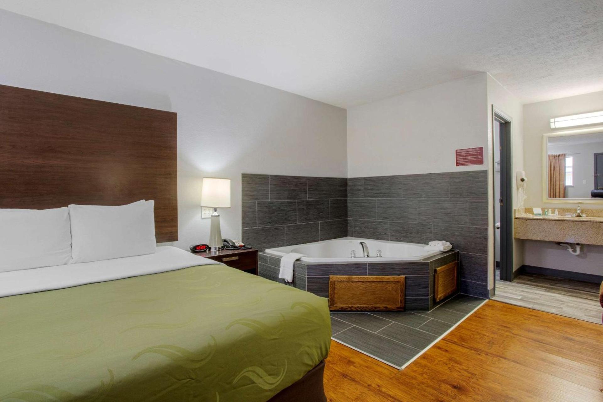 Quality Inn Columbus-East photo 12