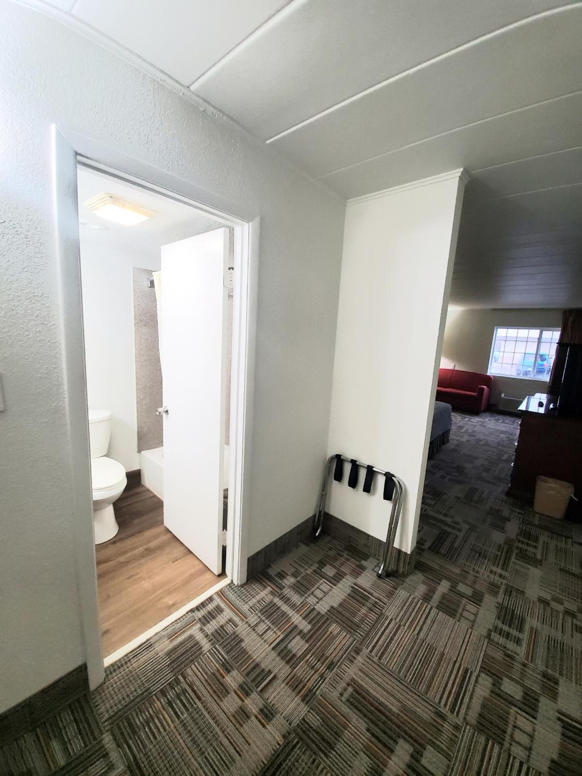 Royal Inn Hotel photo 22