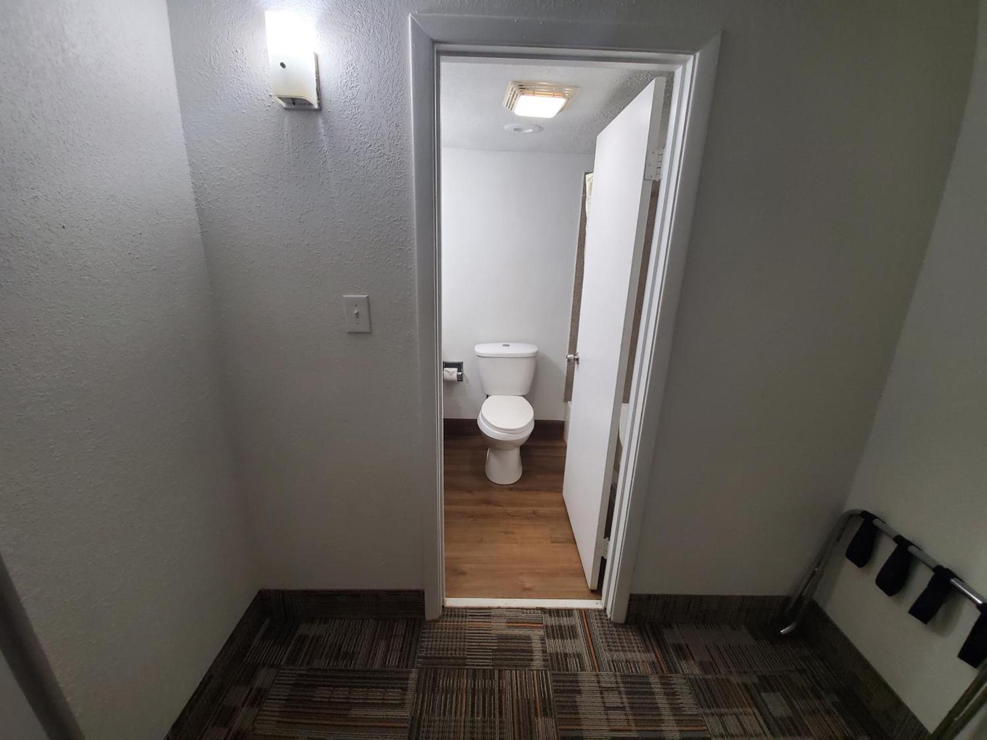 Royal Inn Hotel photo 21