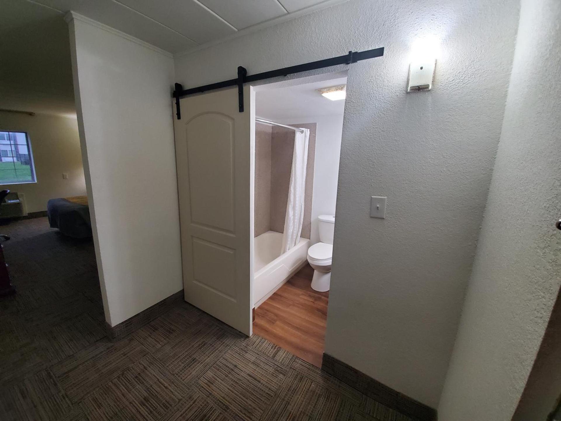 Royal Inn Hotel photo 15