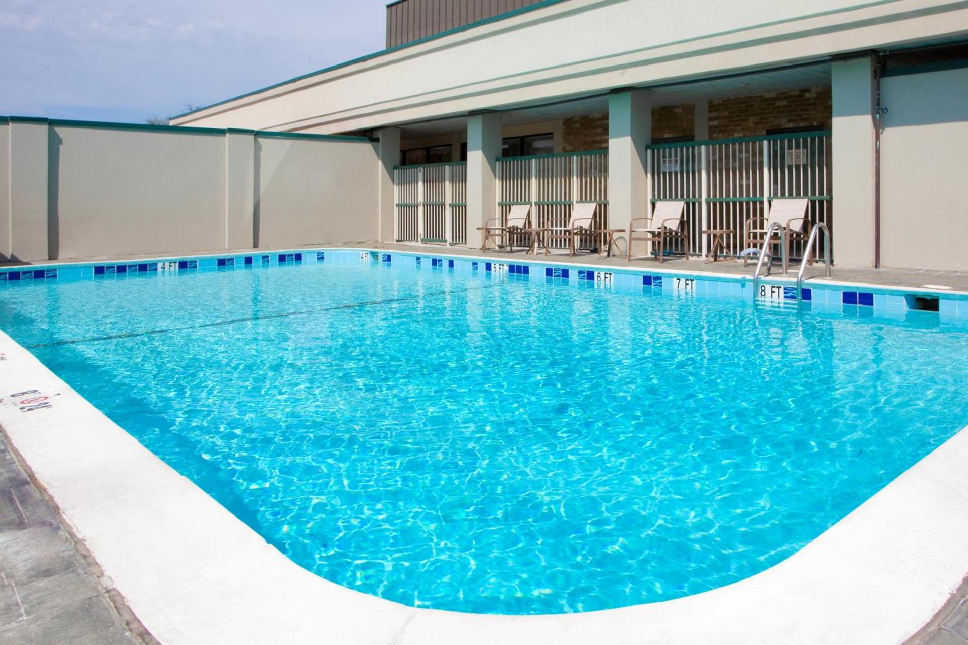 Holiday Inn Express Washington DC SW - Springfield by IHG photo 2