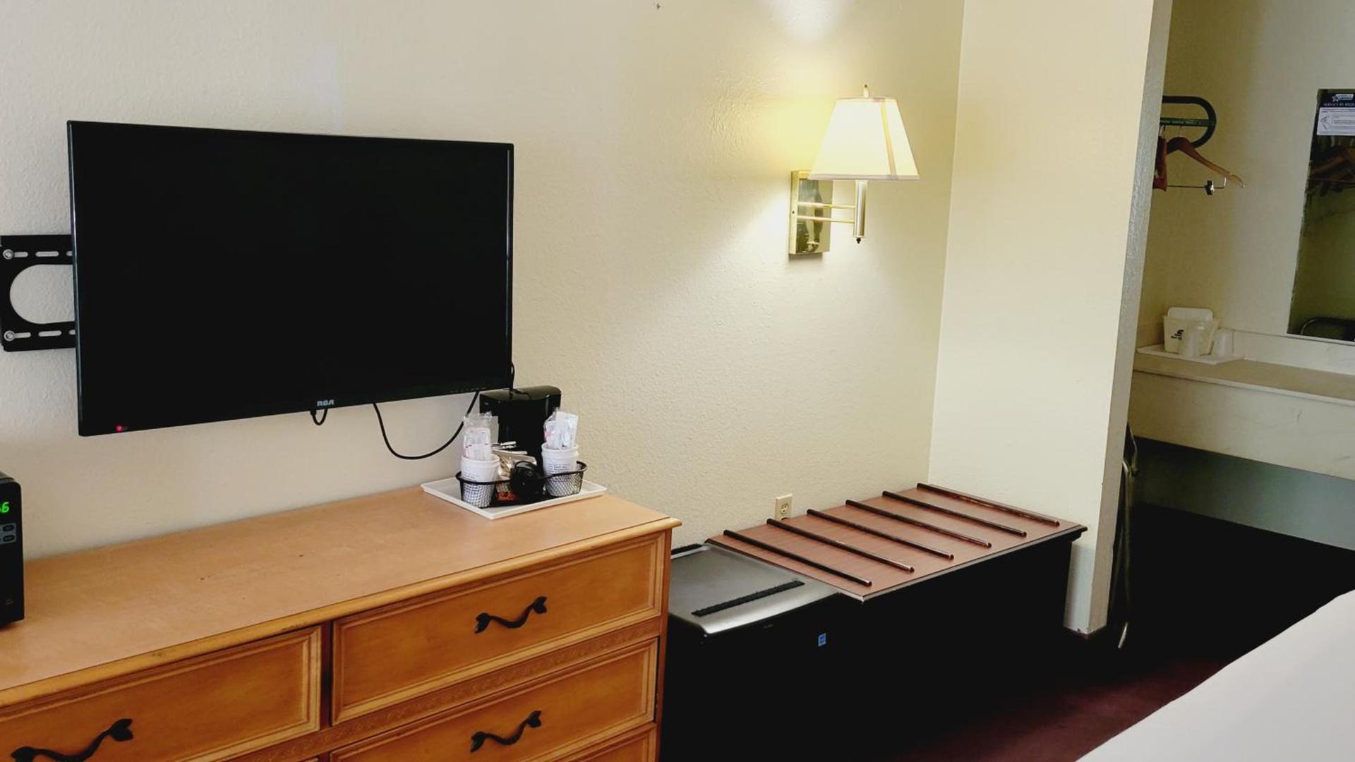 Americas Best Value Inn & Suites Melbourne photo 7