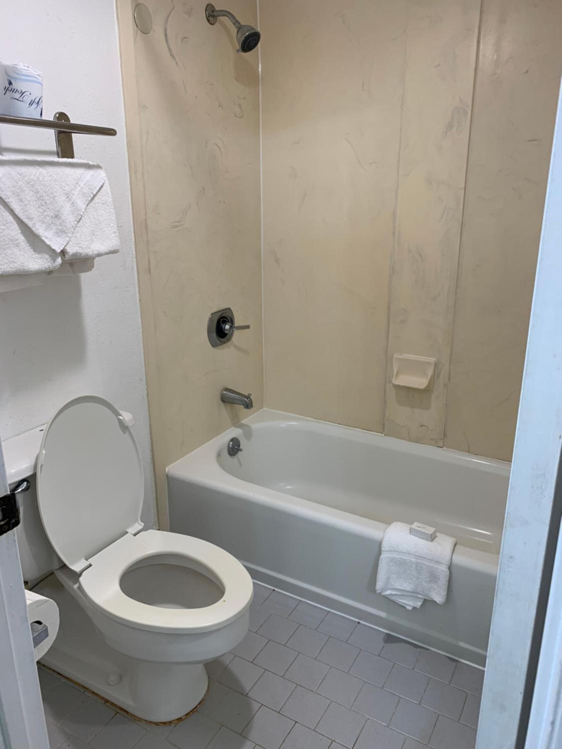 Americas Best Value Inn & Suites Melbourne photo 8