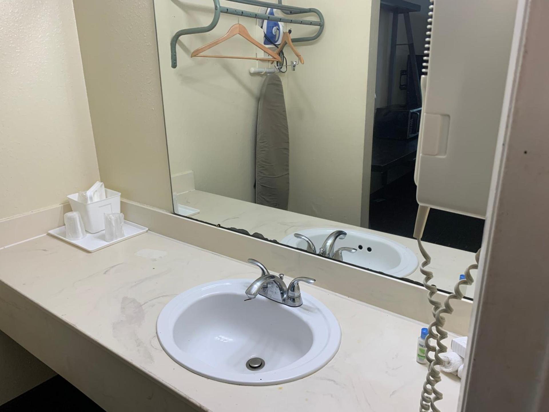 Americas Best Value Inn & Suites Melbourne photo 19