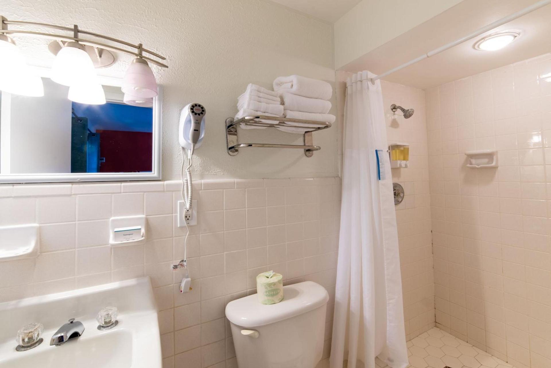 Captain's Table Hotel by Everglades Adventures photo 40