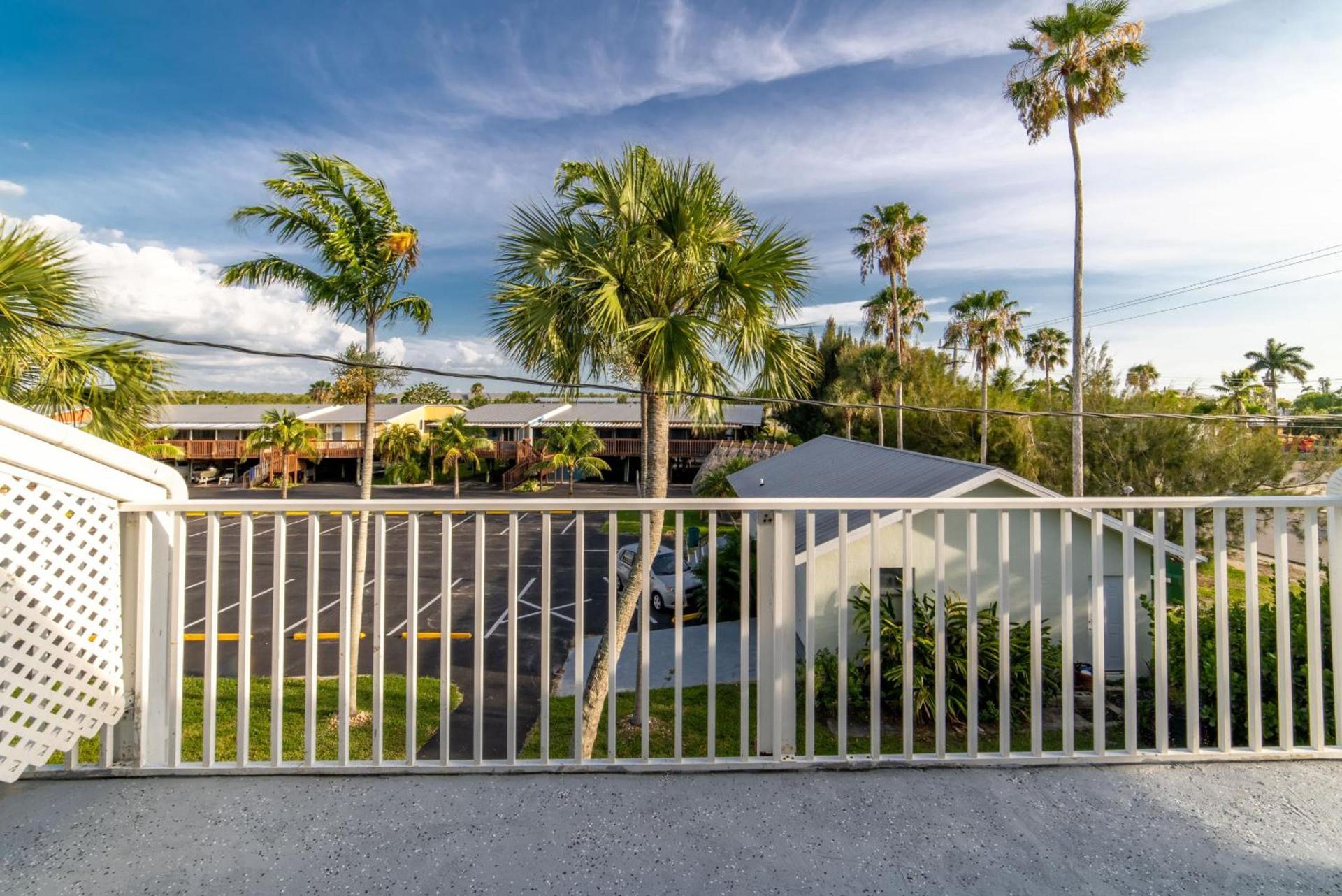 Captain's Table Hotel by Everglades Adventures photo 35