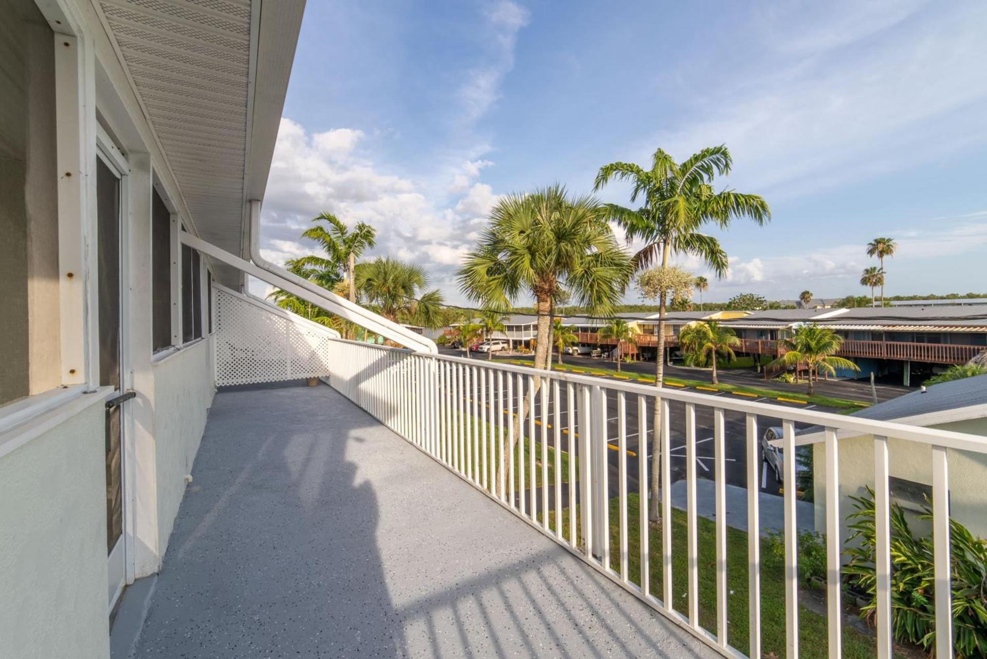 Captain's Table Hotel by Everglades Adventures photo 37
