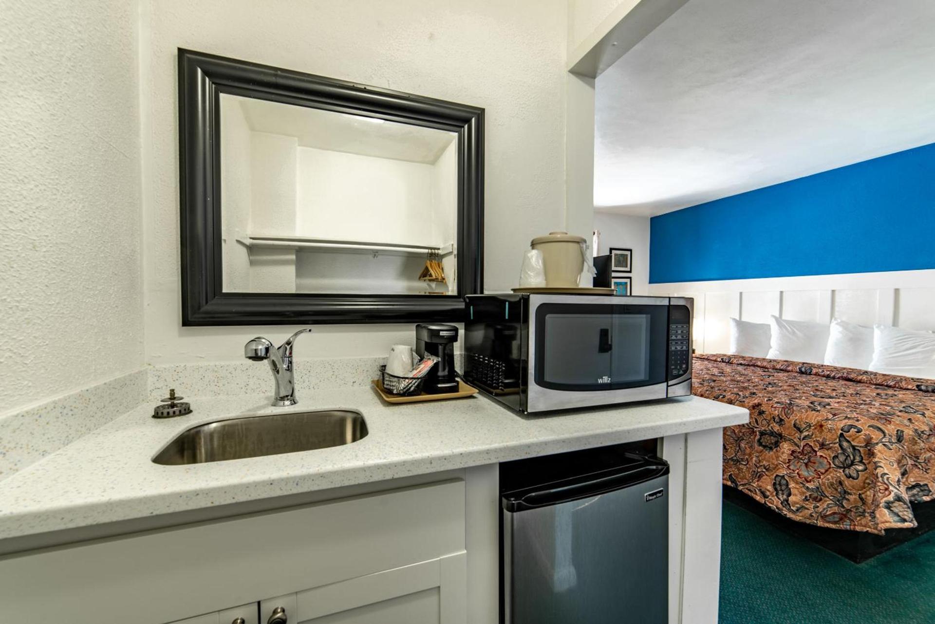 Captain's Table Hotel by Everglades Adventures photo 45