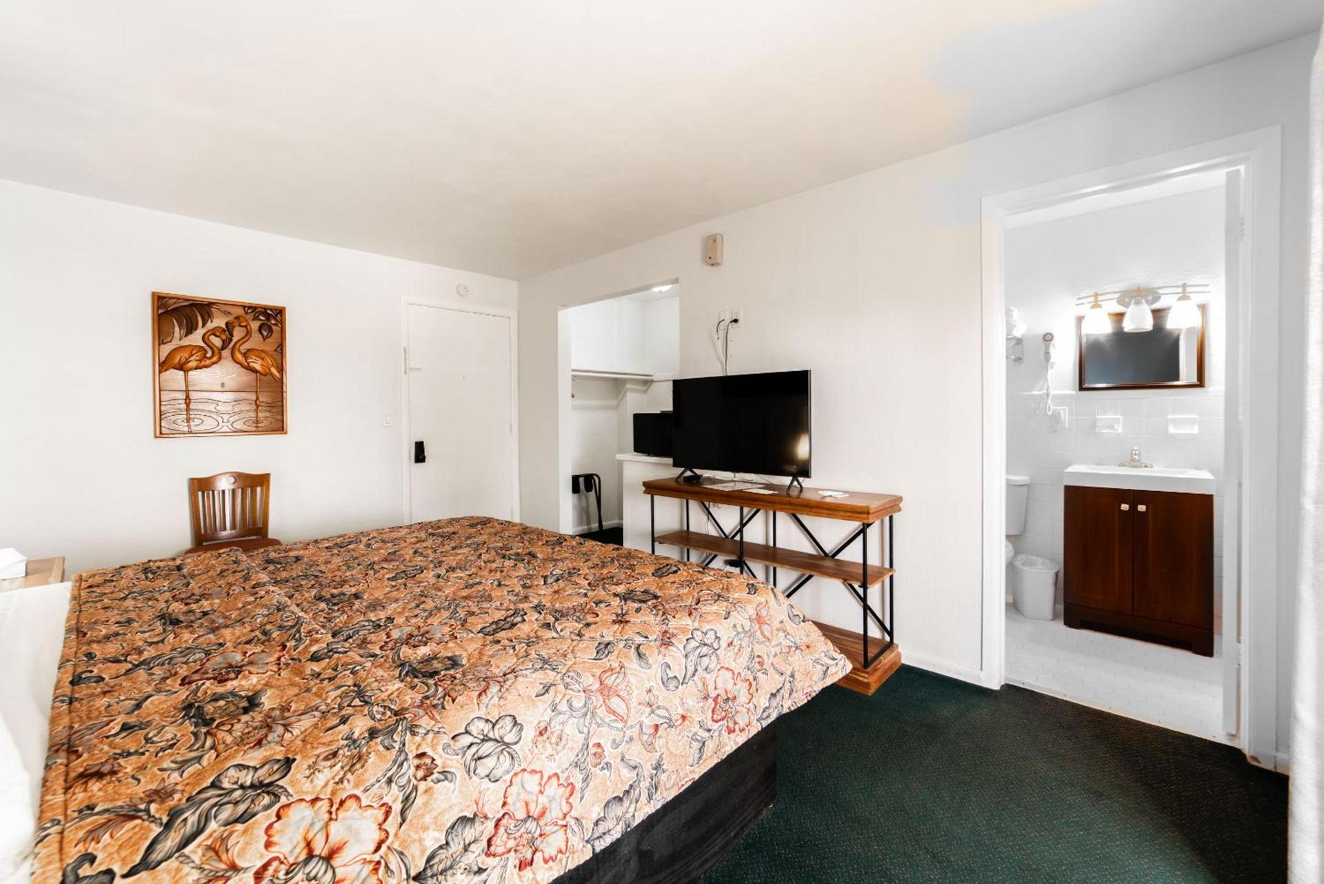Captain's Table Hotel by Everglades Adventures photo 41