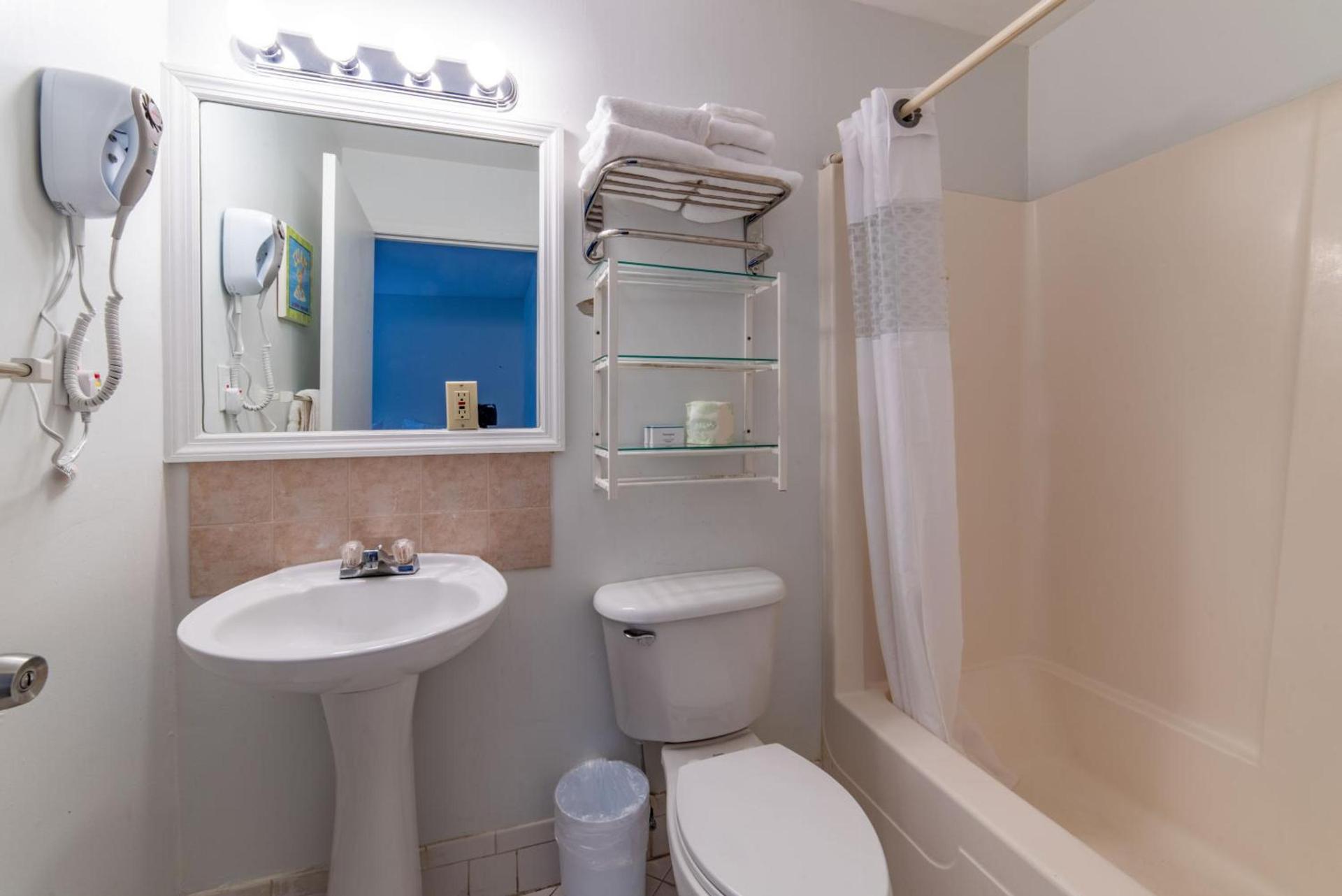 Captain's Table Hotel by Everglades Adventures photo 51
