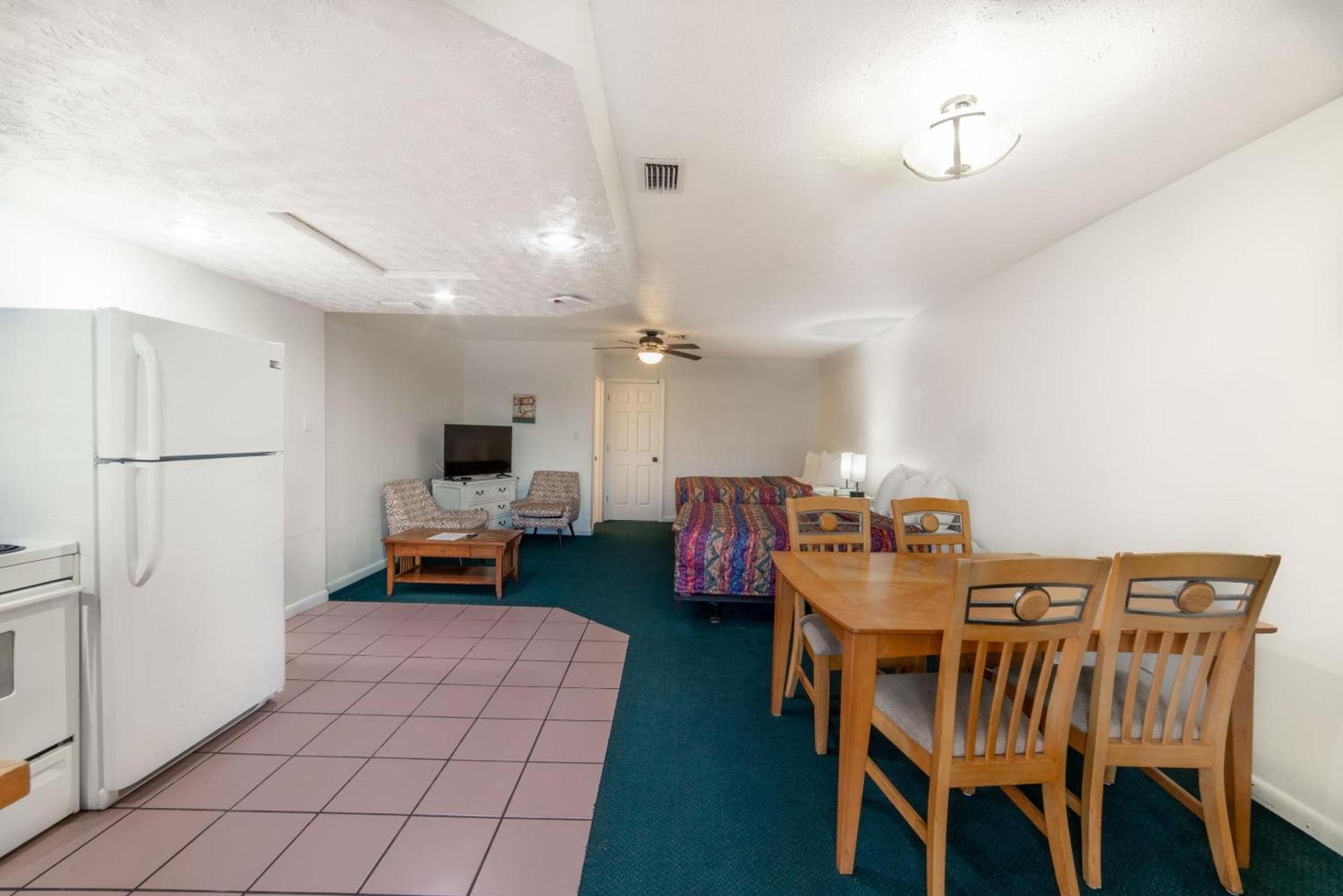 Captain's Table Hotel by Everglades Adventures photo 53