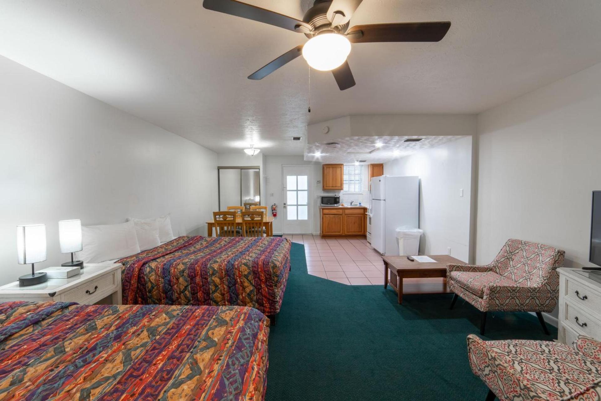 Captain's Table Hotel by Everglades Adventures photo 49