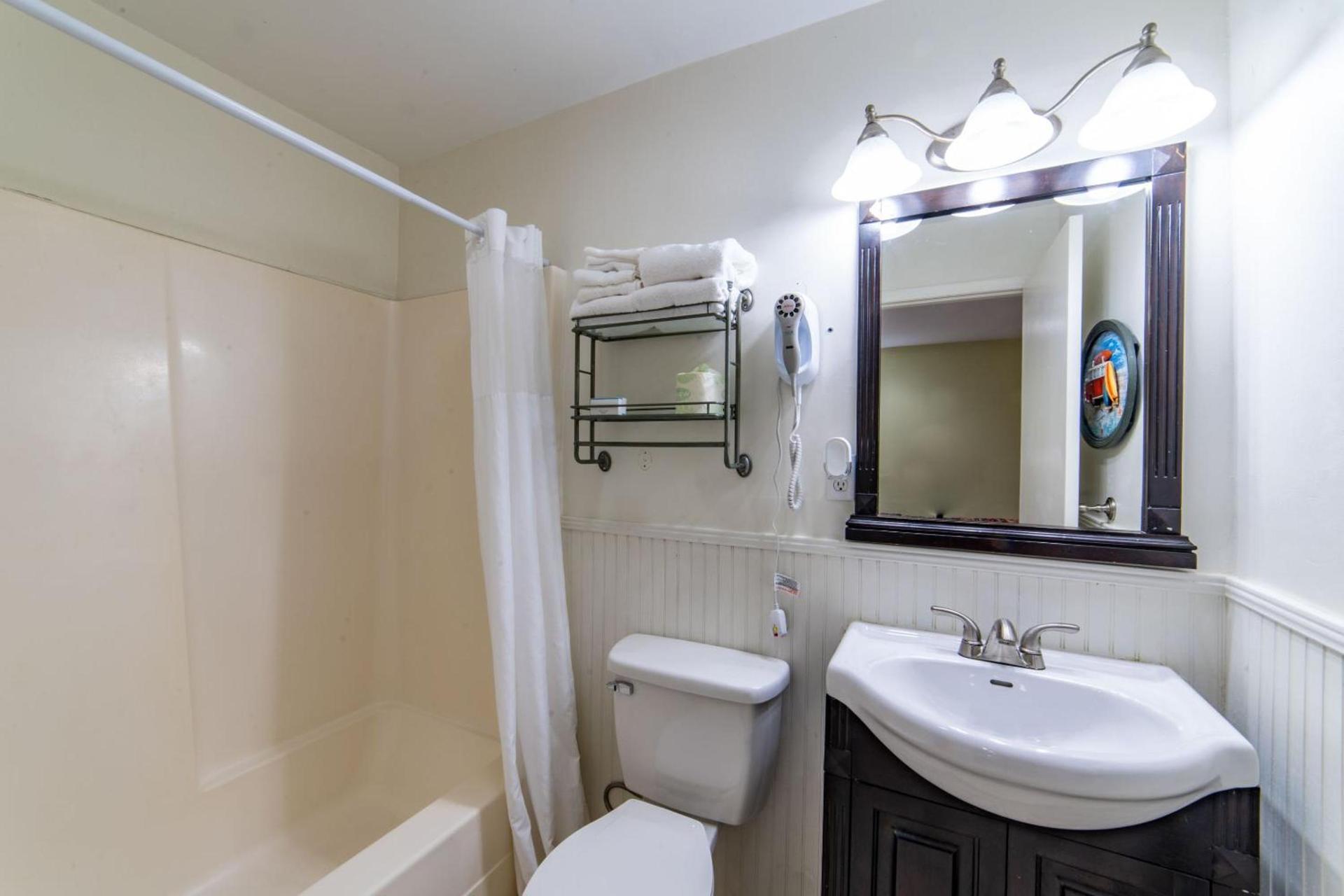 Captain's Table Hotel by Everglades Adventures photo 60