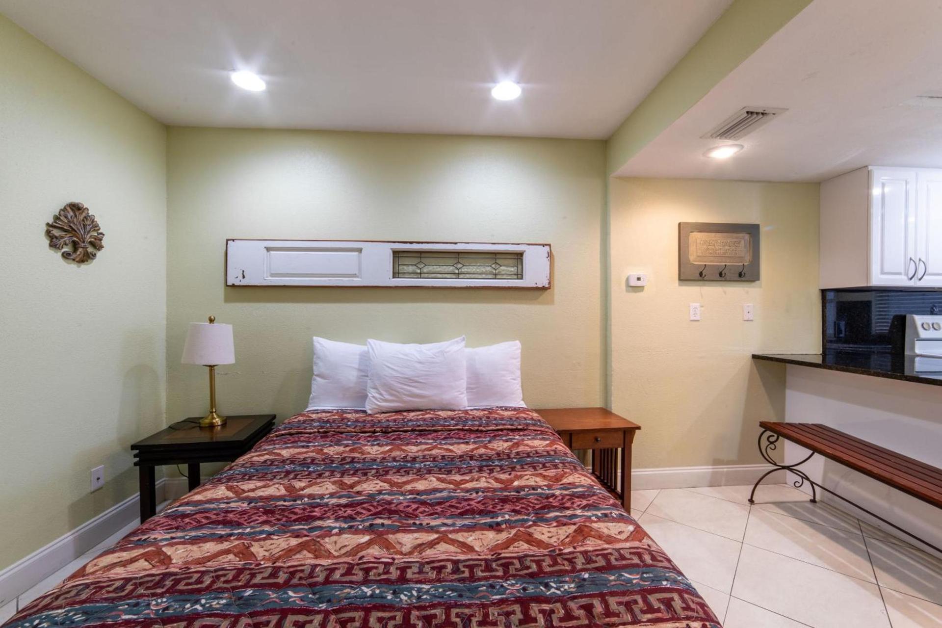 Captain's Table Hotel by Everglades Adventures photo 57