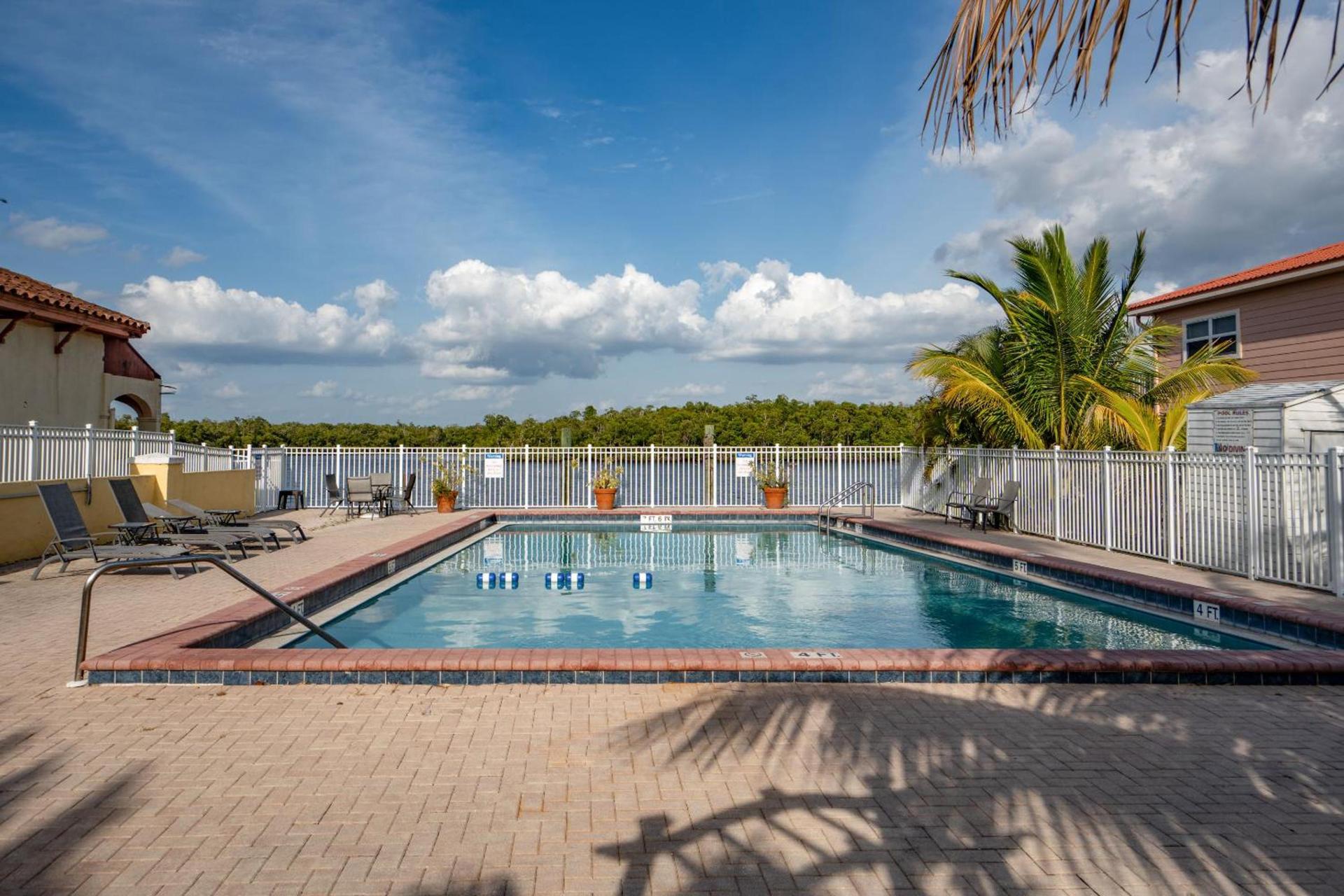 Captain's Table Hotel by Everglades Adventures photo 63