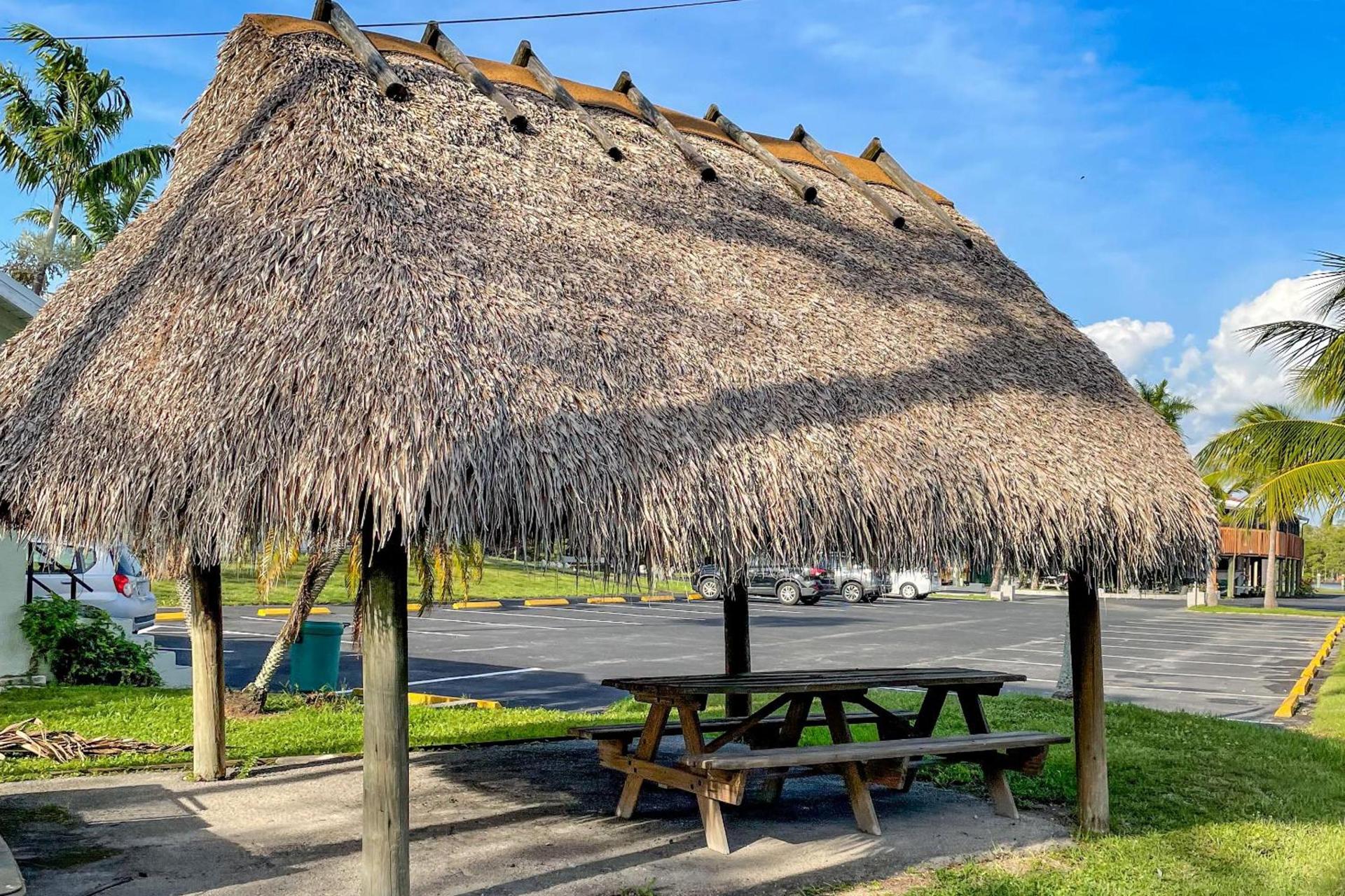 Captain's Table Hotel by Everglades Adventures photo 65