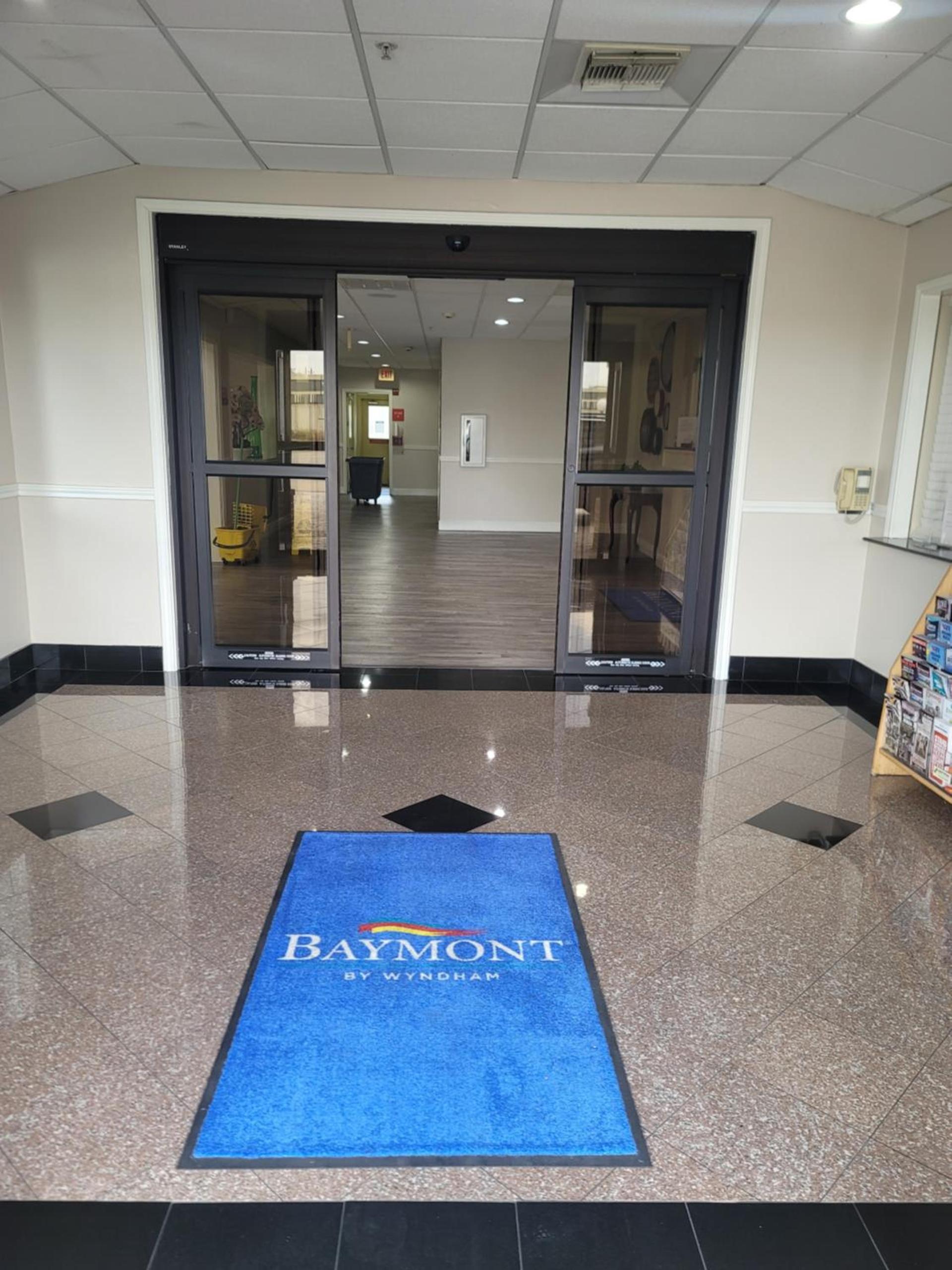 Baymont by Wyndham Houston Brookhollow photo 41