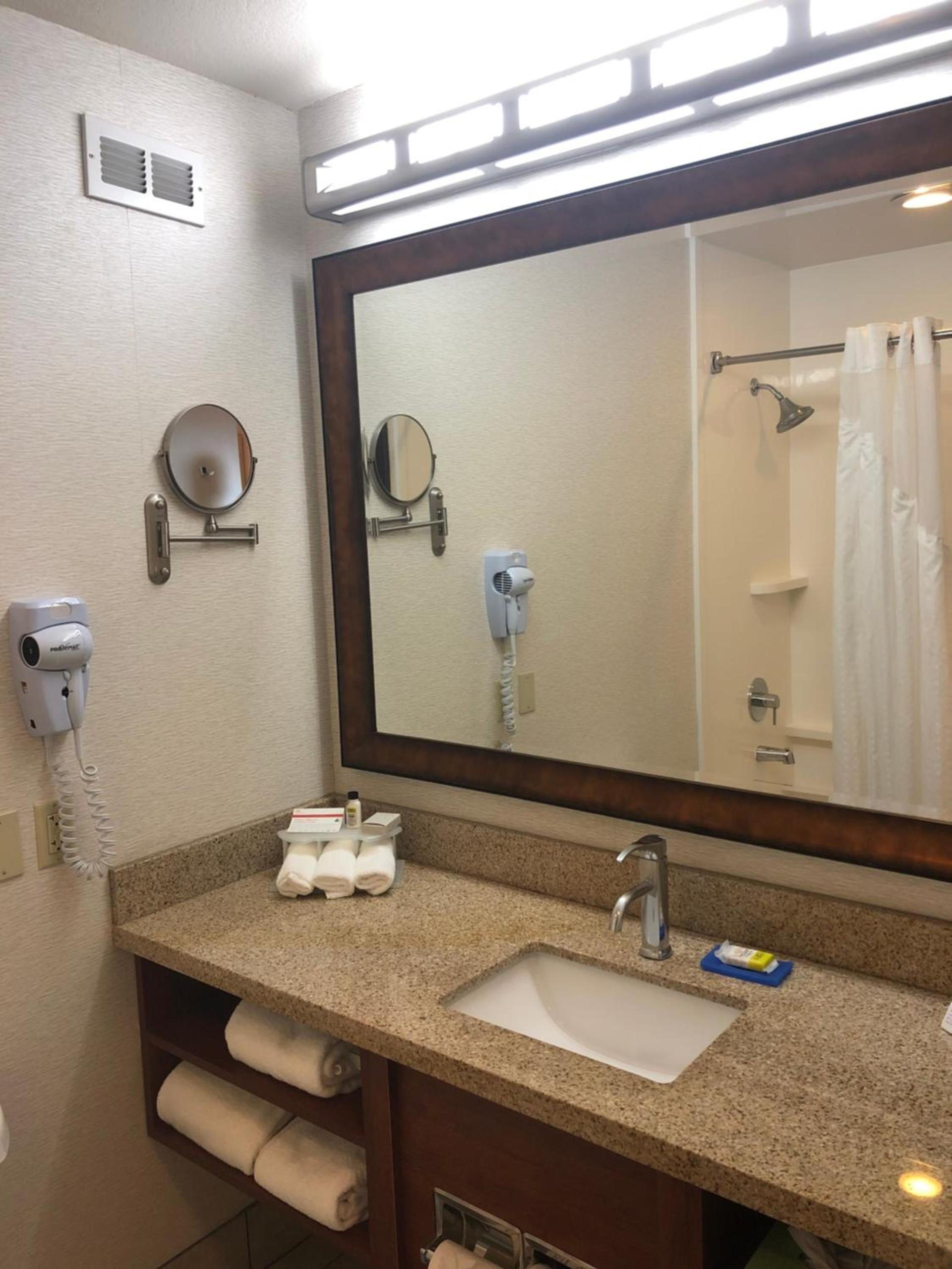 Holiday Inn Express Berkeley by IHG photo 11