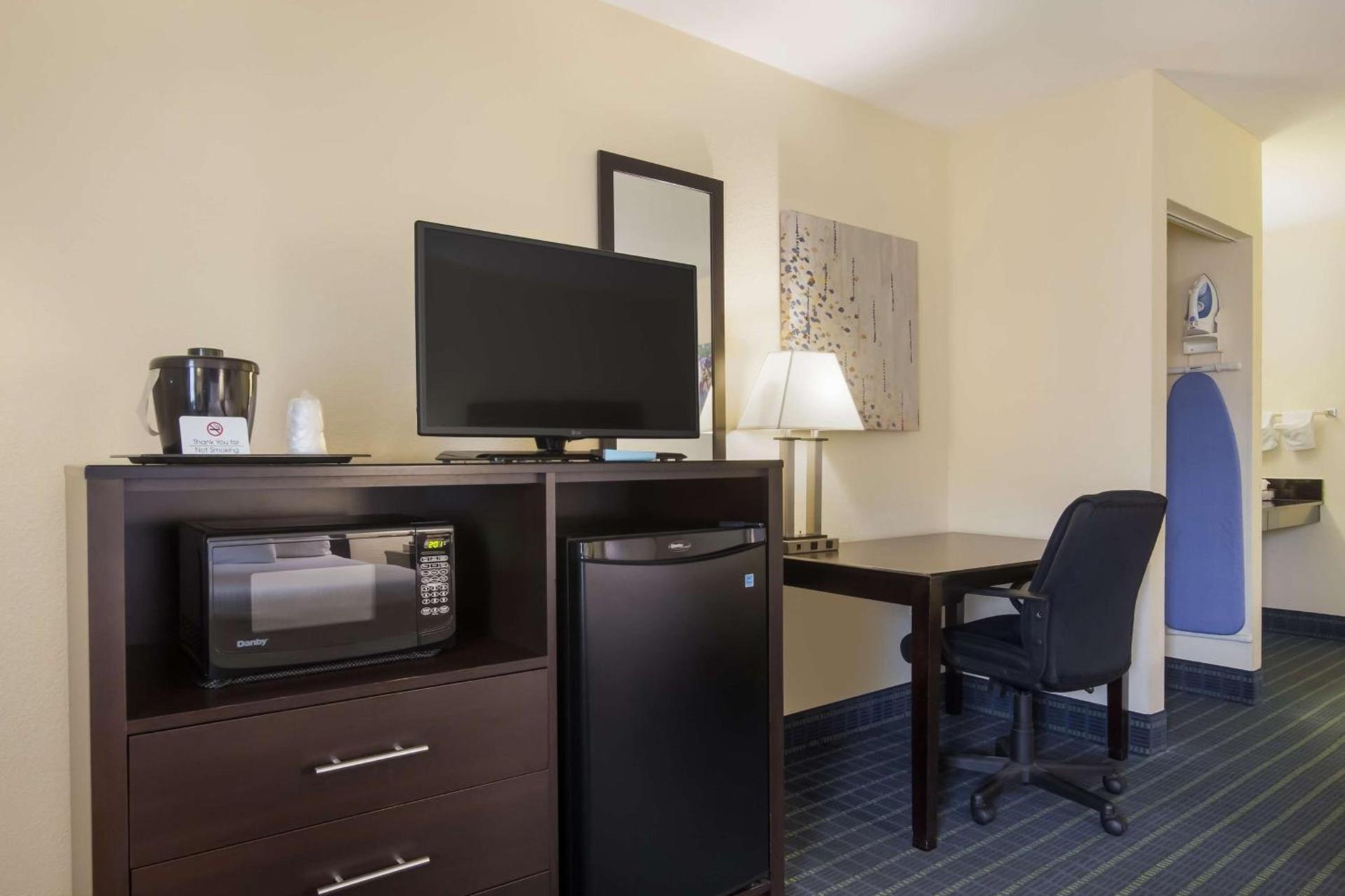 Best Western Parkside Inn photo 14