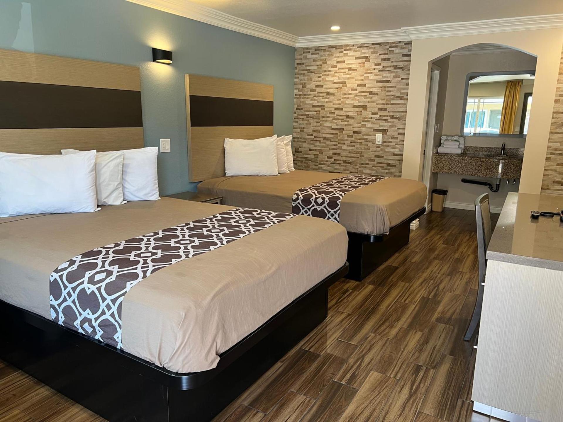 Industry Inn & Suites photo 7