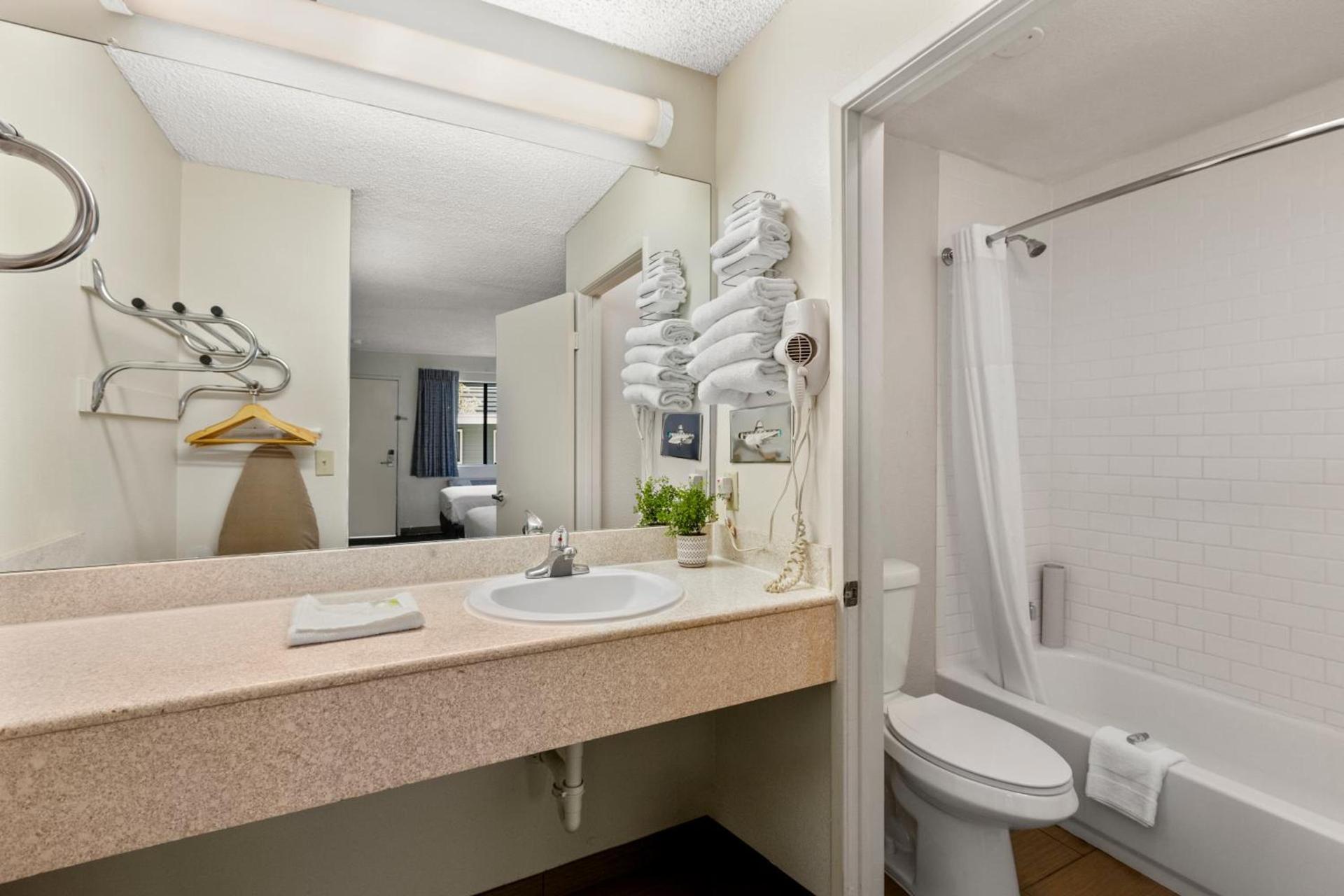 Good Nite Inn Calabasas photo 4