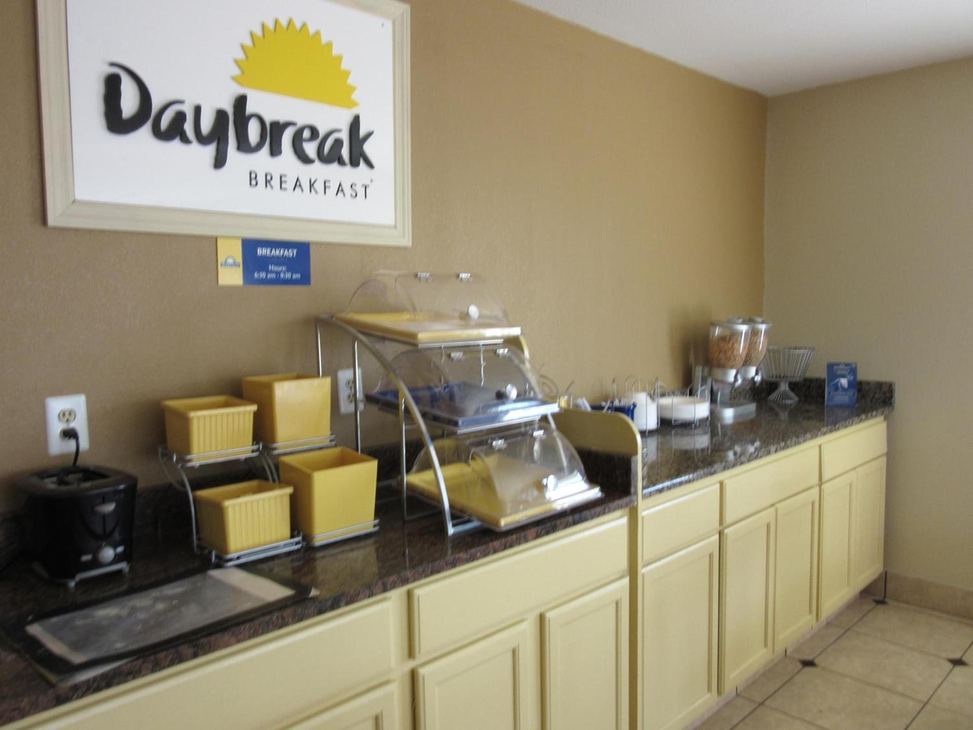 Days Inn by Wyndham Augusta Wheeler Road photo 33