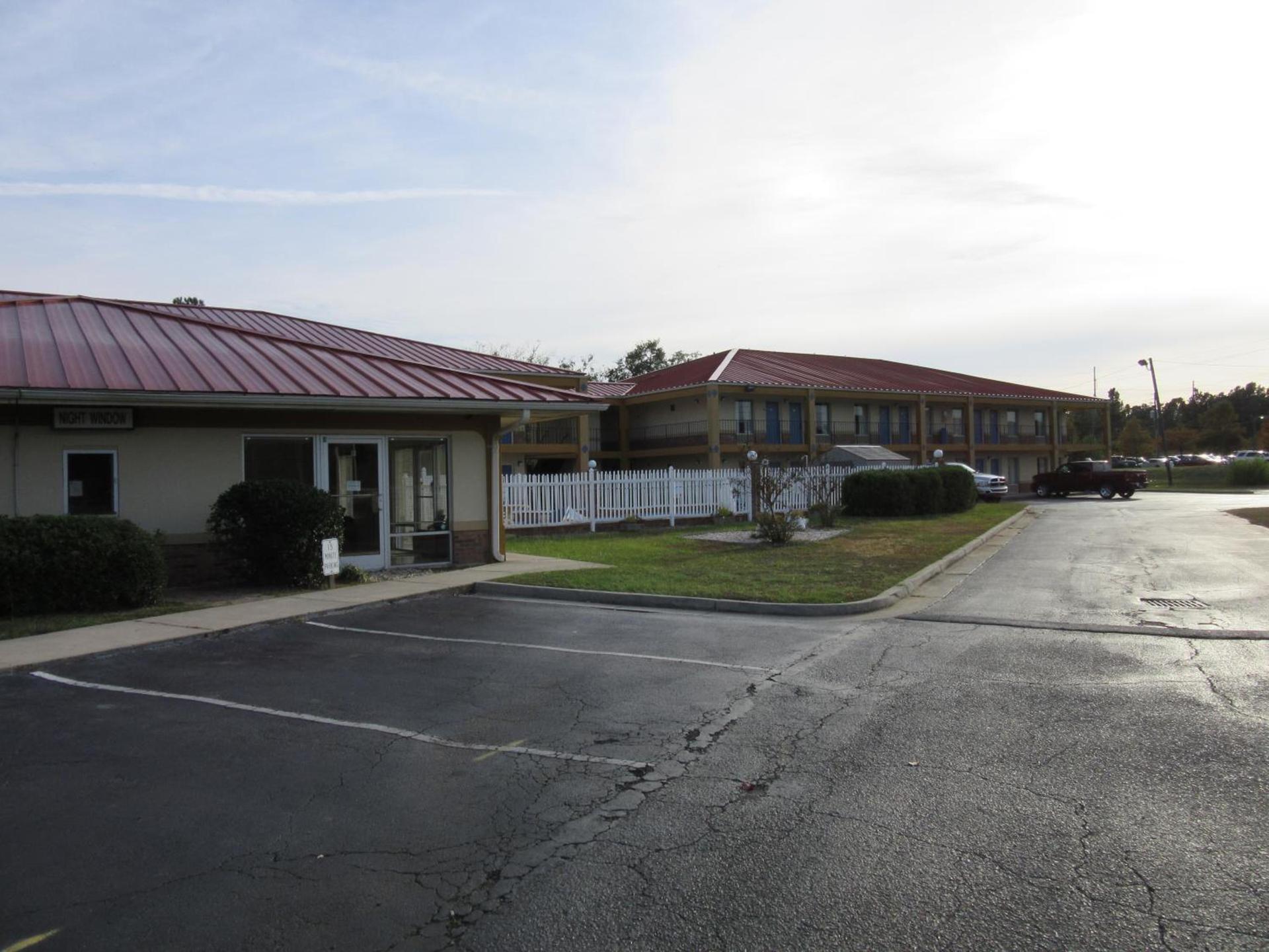 Days Inn by Wyndham Augusta Wheeler Road photo 40