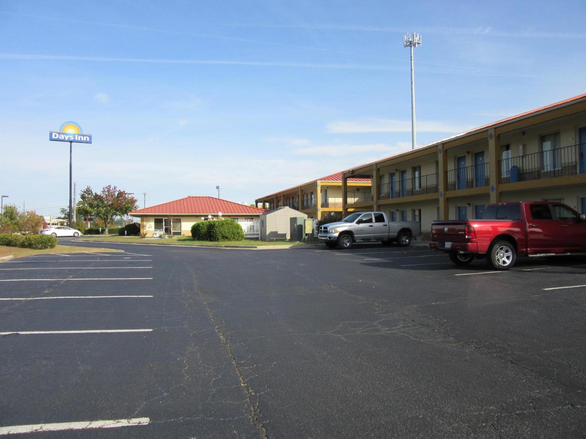 Days Inn by Wyndham Augusta Wheeler Road photo 39