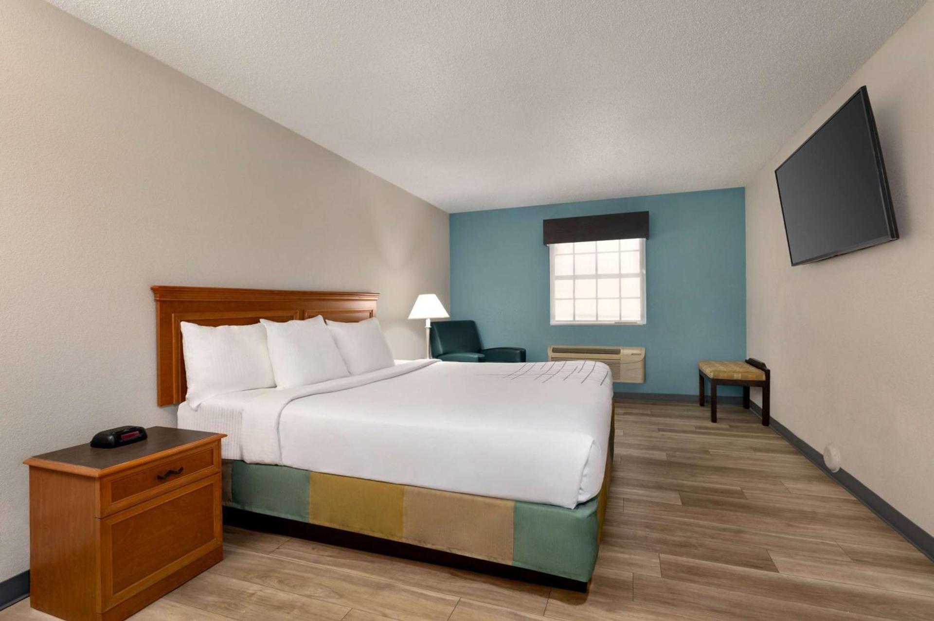 La Quinta Inn by Wyndham Columbus I-70E Reynoldsburg photo 20