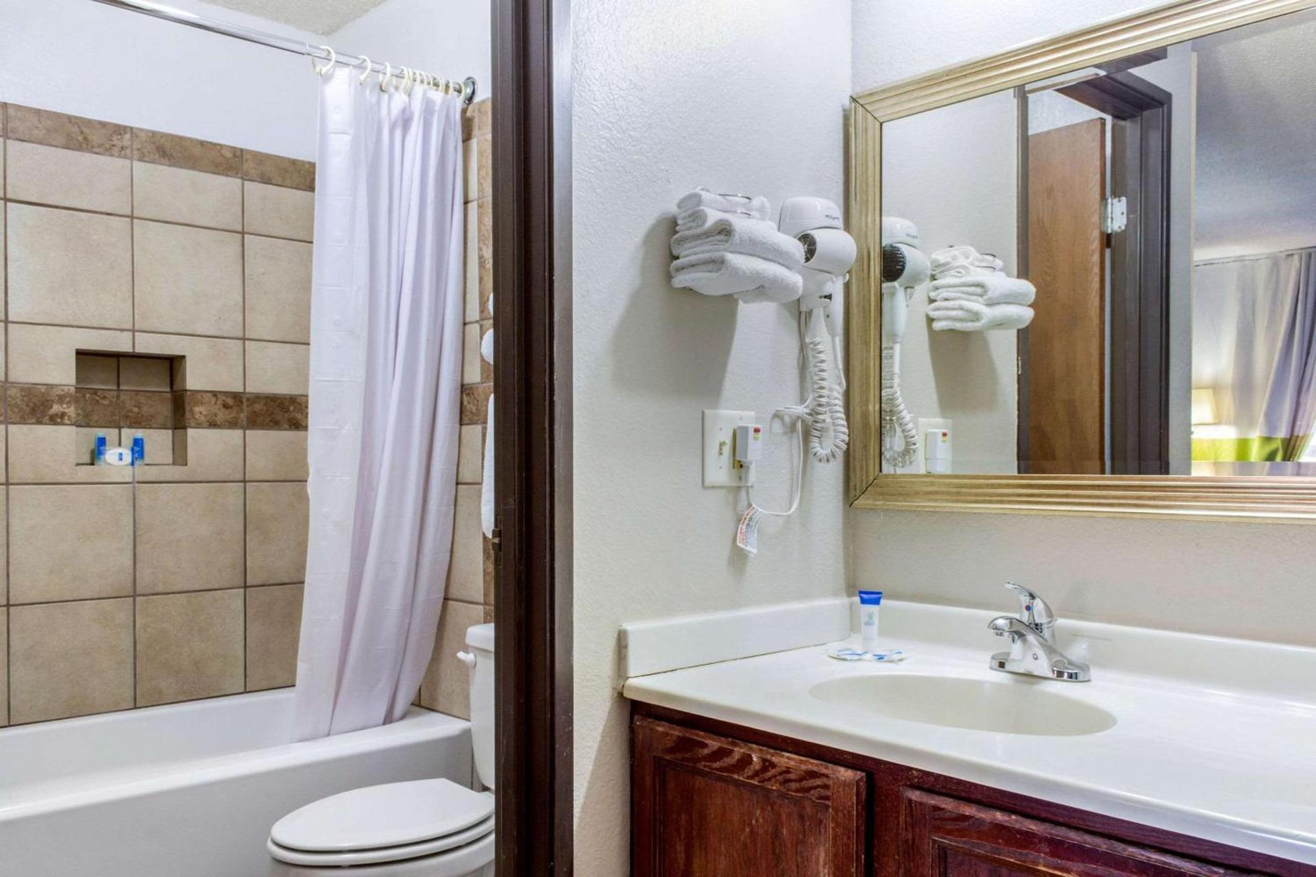 Rodeway Inn near Ft Huachuca photo 21