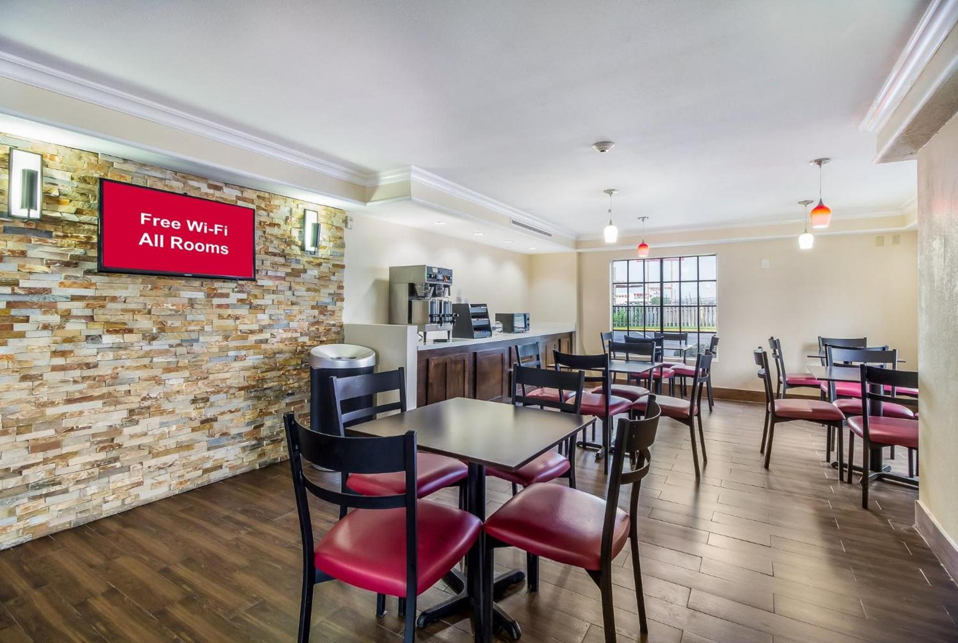Red Roof Inn Houston East I-10 photo 29