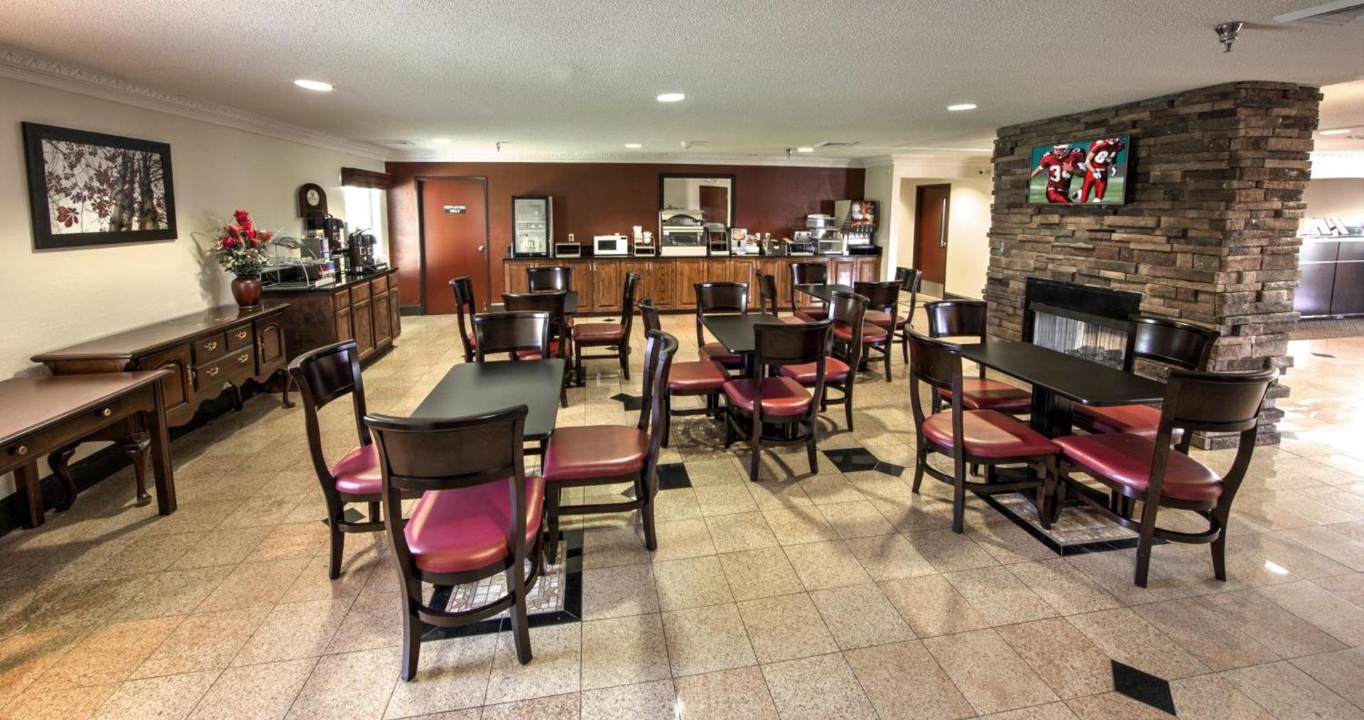 Red Roof Inn PLUS Henderson photo 4