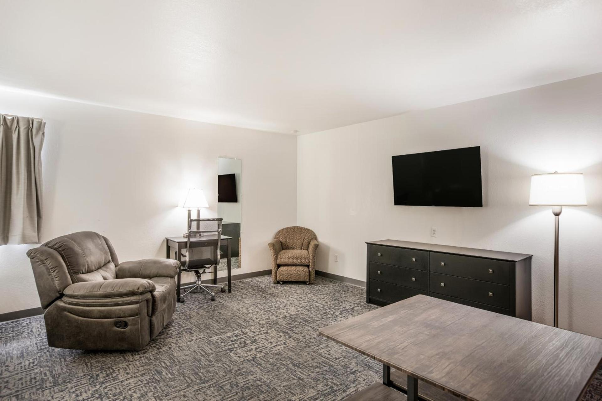 Americas Best Value Inn & Suites-Birch Run photo 31