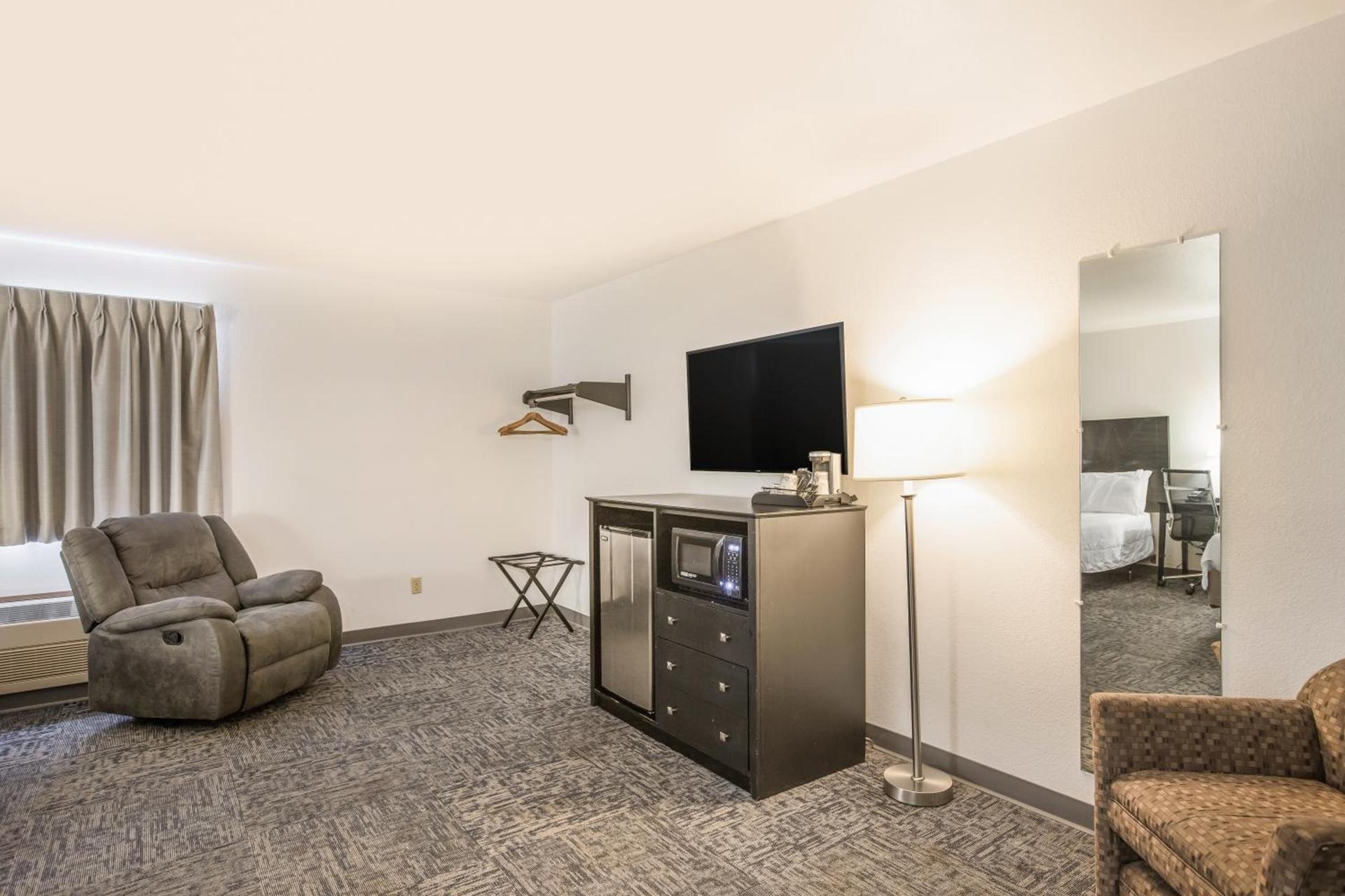 Americas Best Value Inn & Suites-Birch Run photo 28