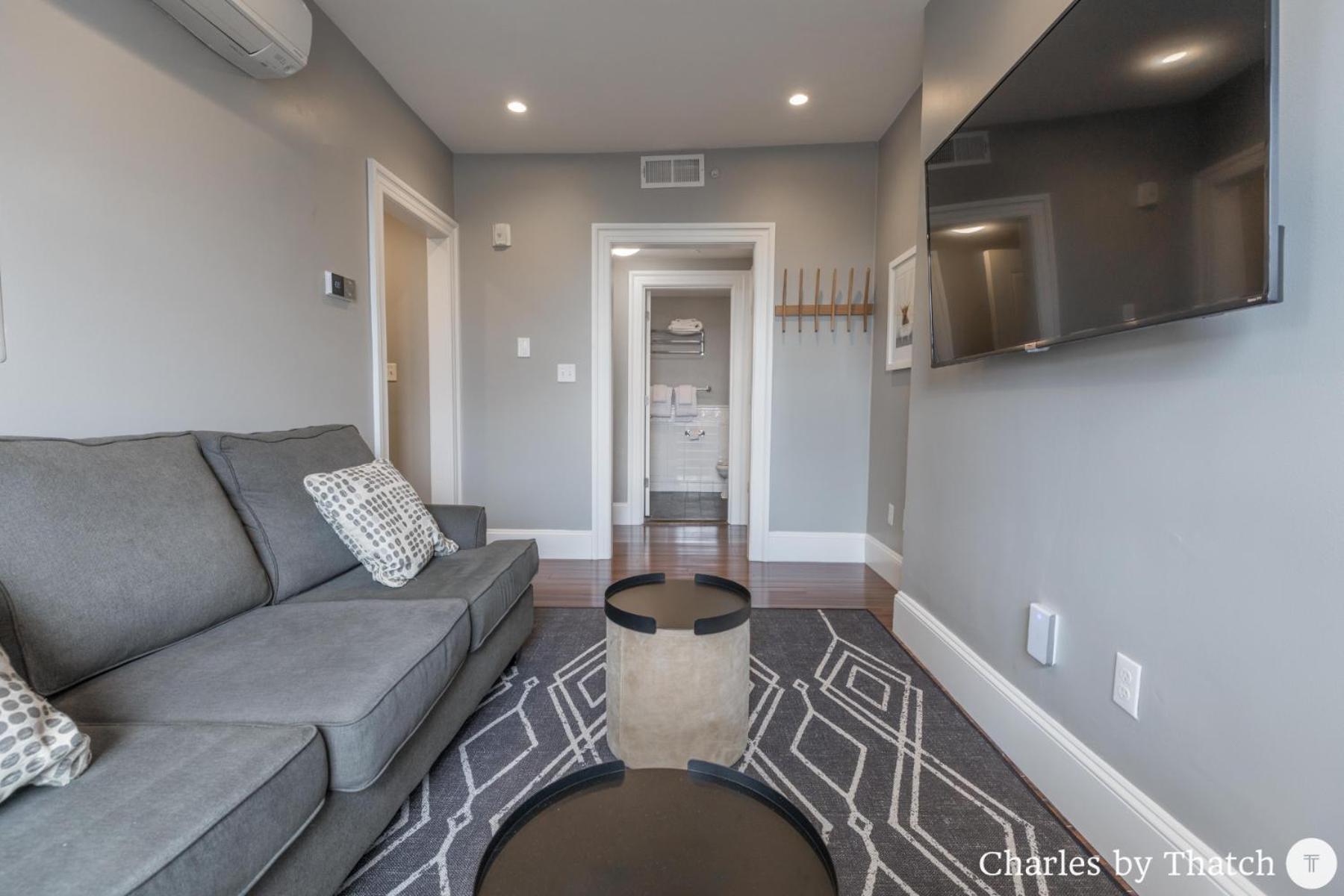 J Miller Flats by Thatch photo 35